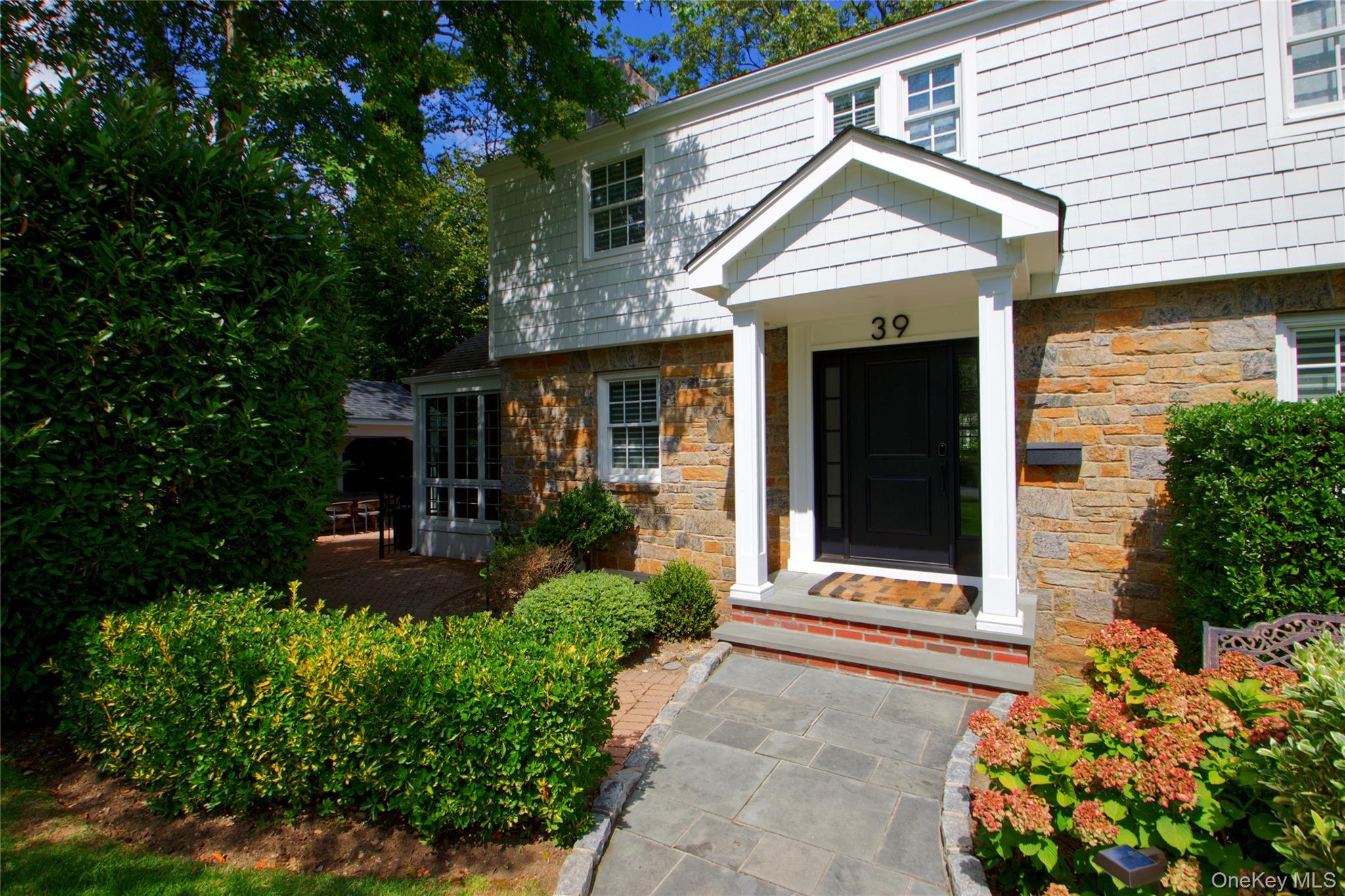 39 Squirrel Hill Road, East Hills, NY 11577