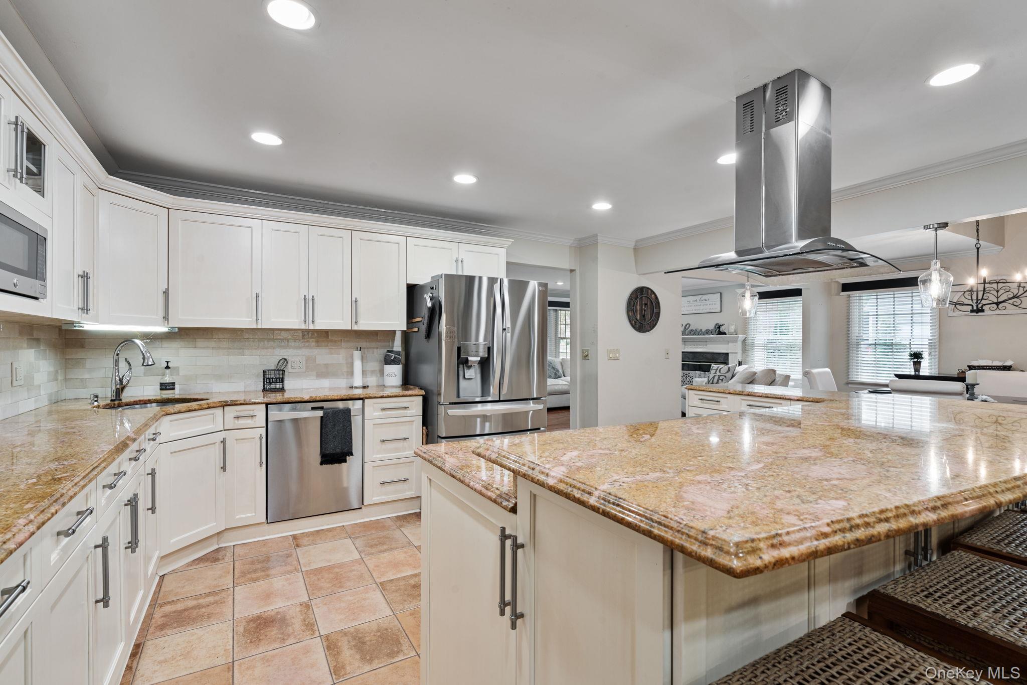 6 Daniel Way, Setauket, NY 11733