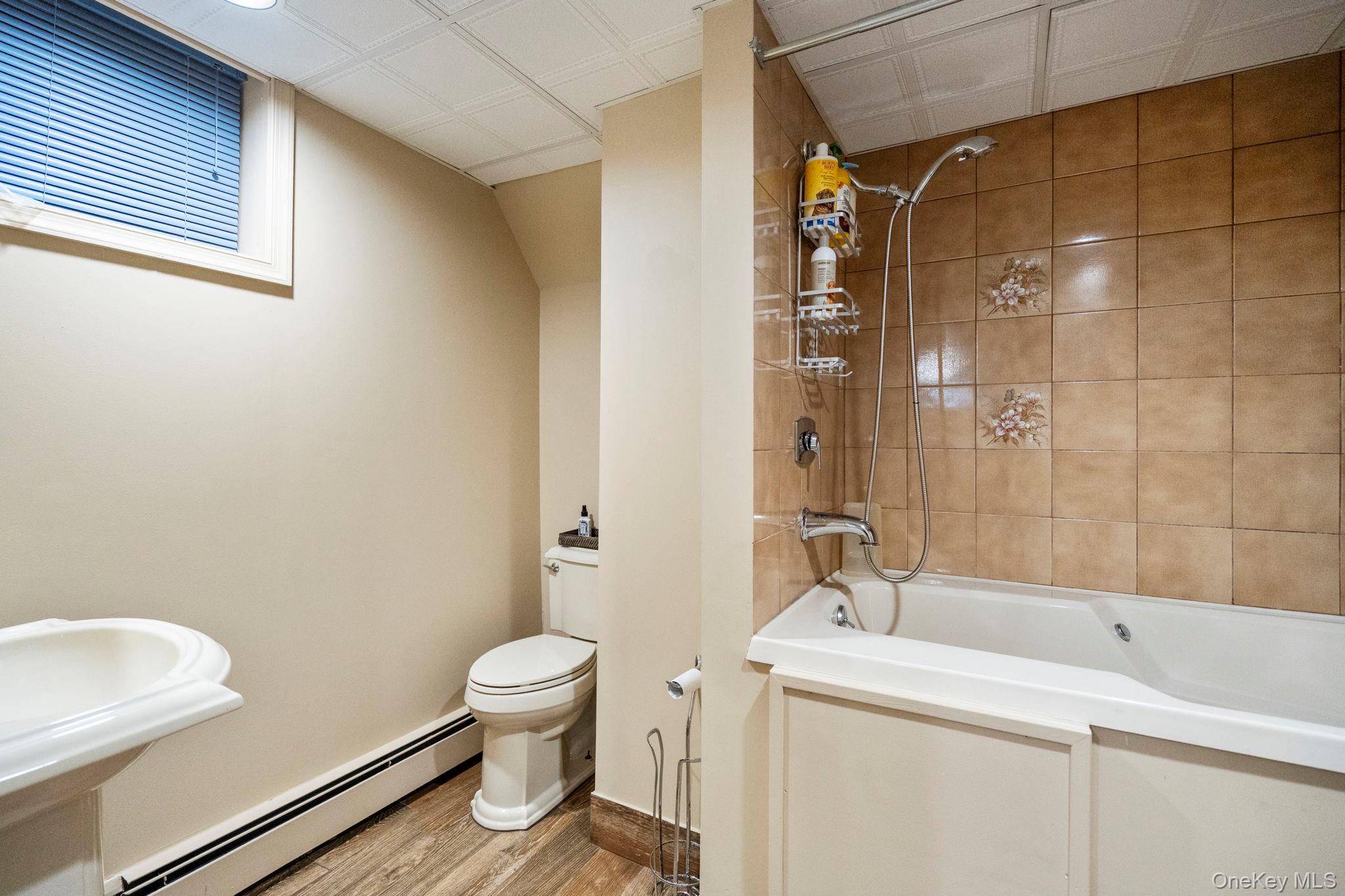 6 Daniel Way, Setauket, NY 11733