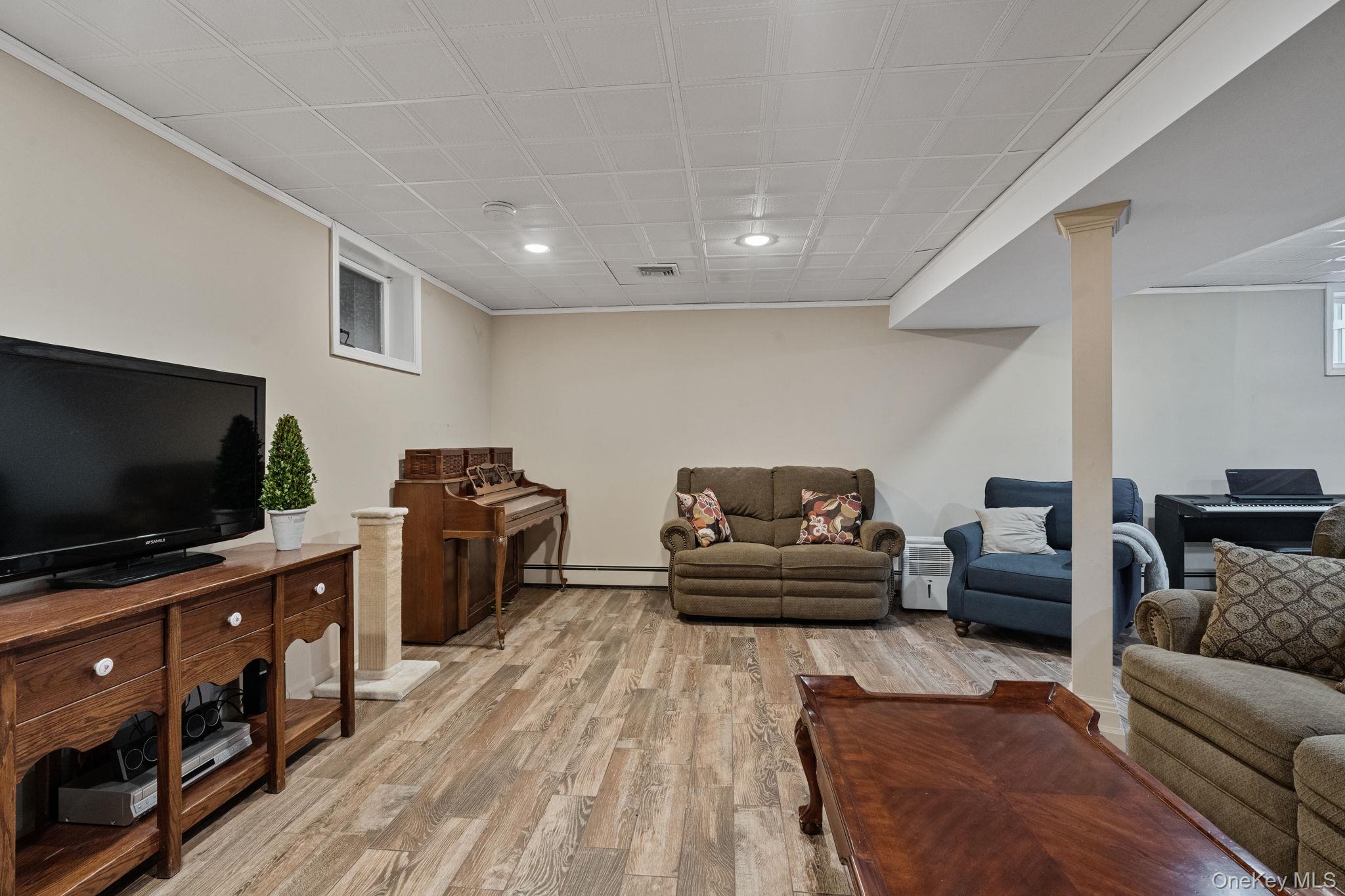 6 Daniel Way, Setauket, NY 11733