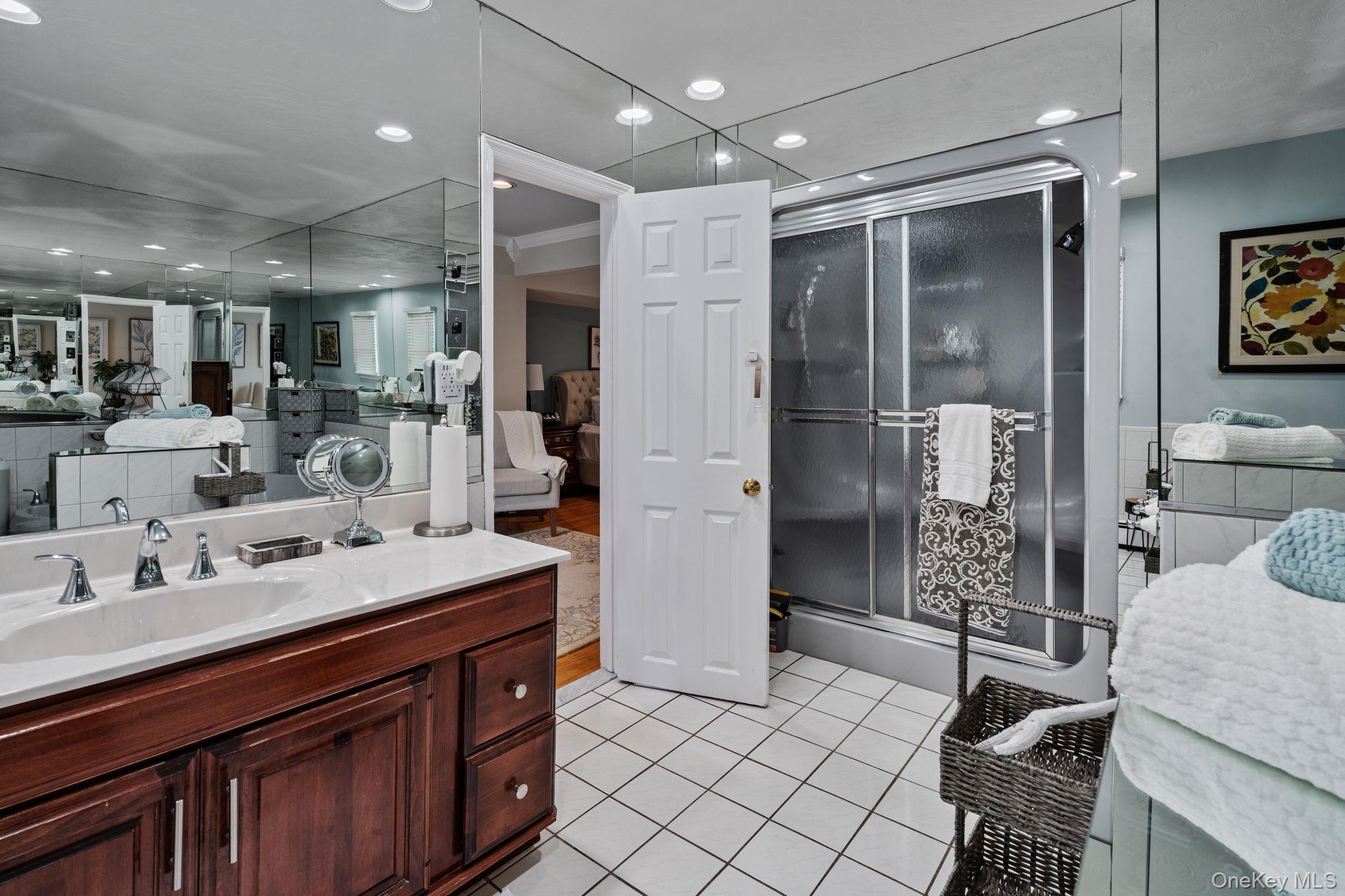 6 Daniel Way, Setauket, NY 11733