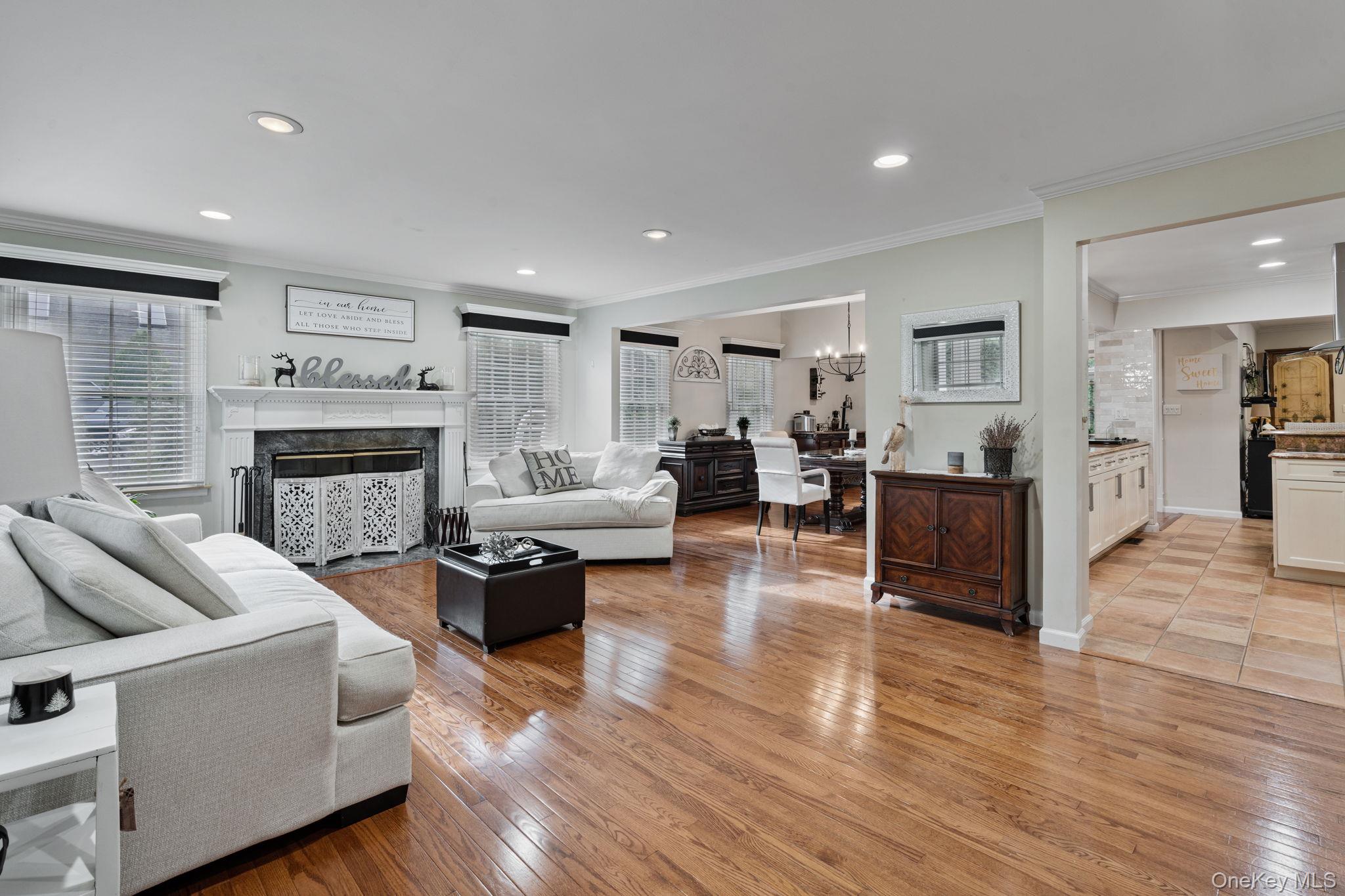 6 Daniel Way, Setauket, NY 11733