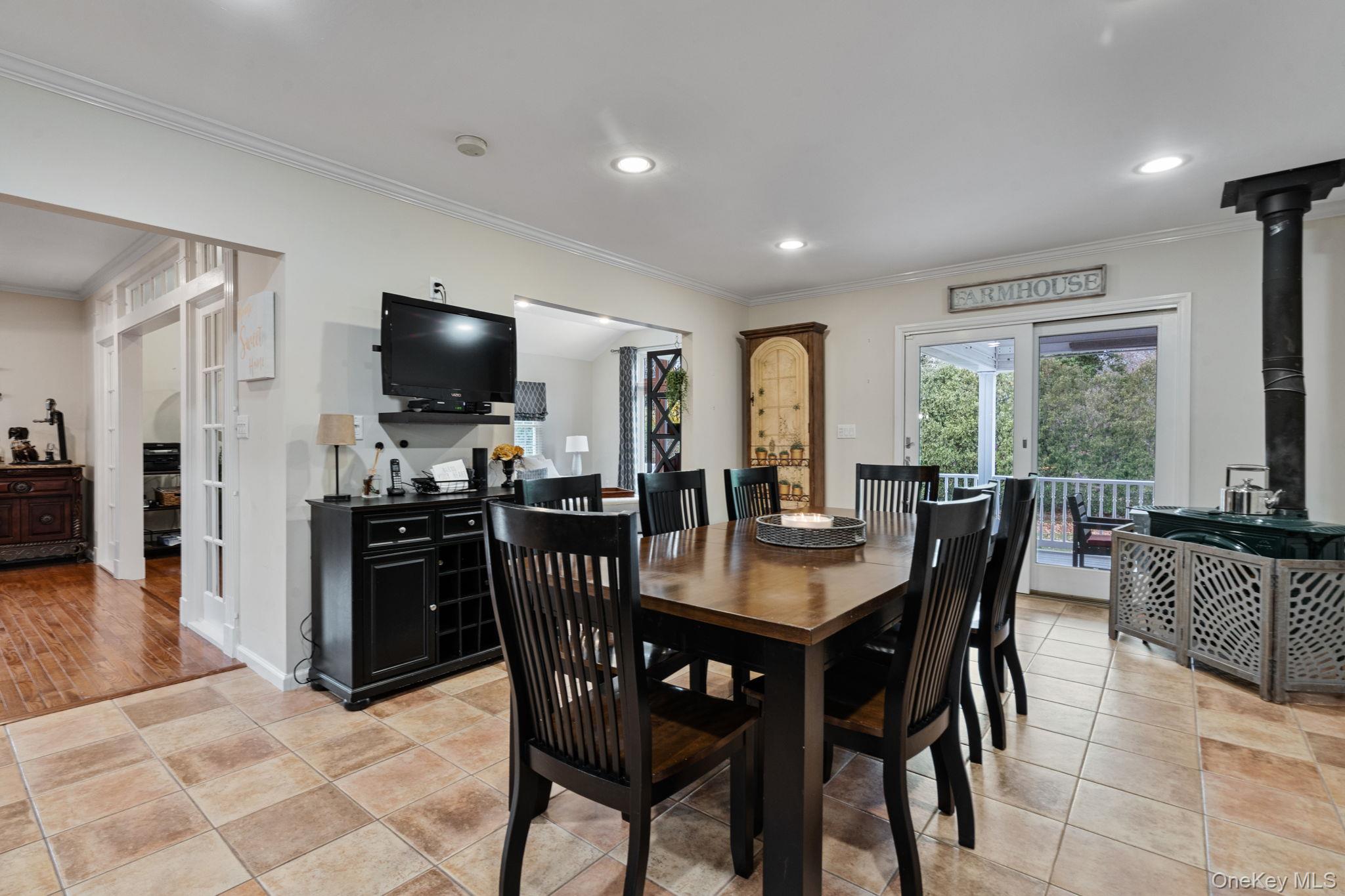 6 Daniel Way, Setauket, NY 11733