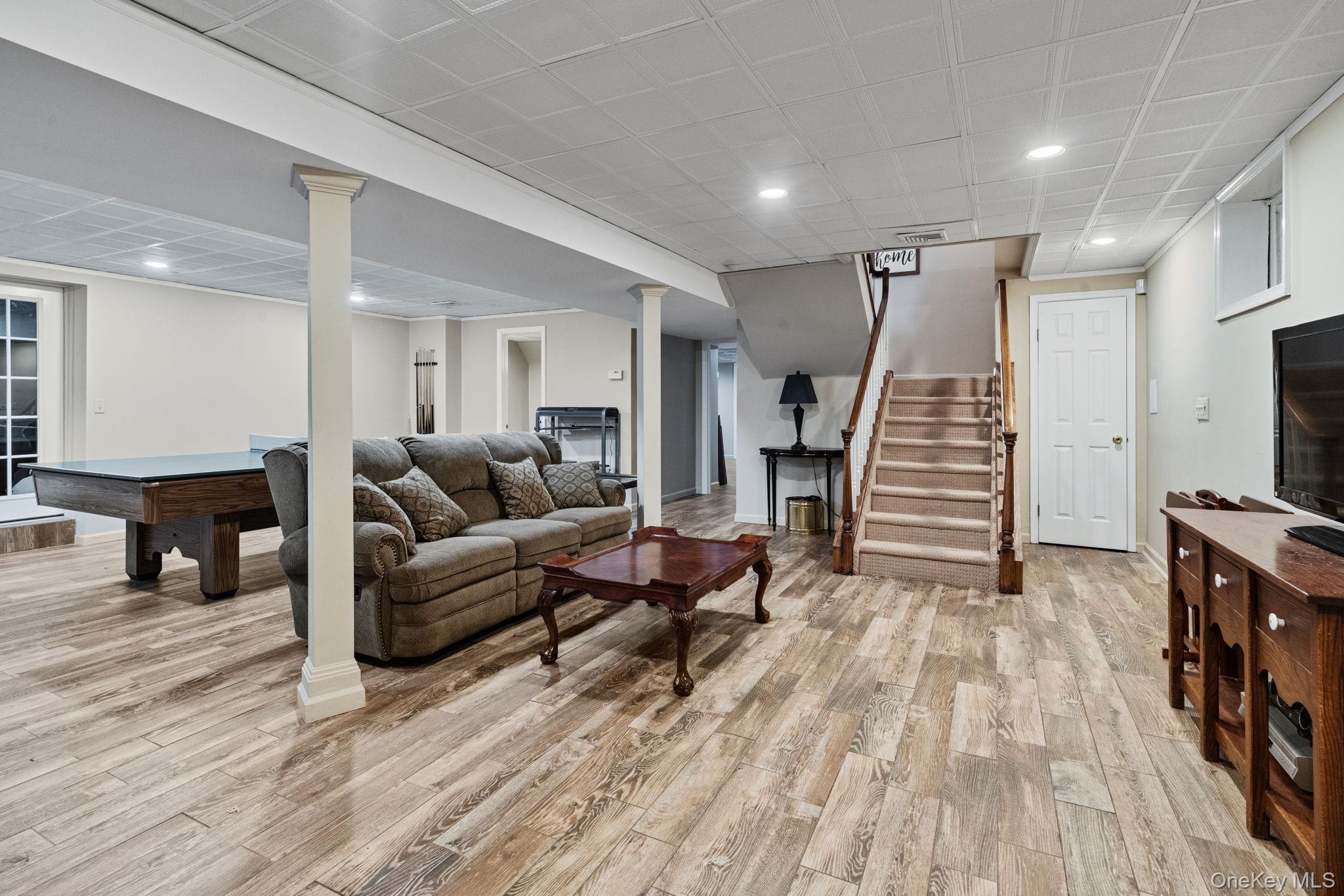 6 Daniel Way, Setauket, NY 11733