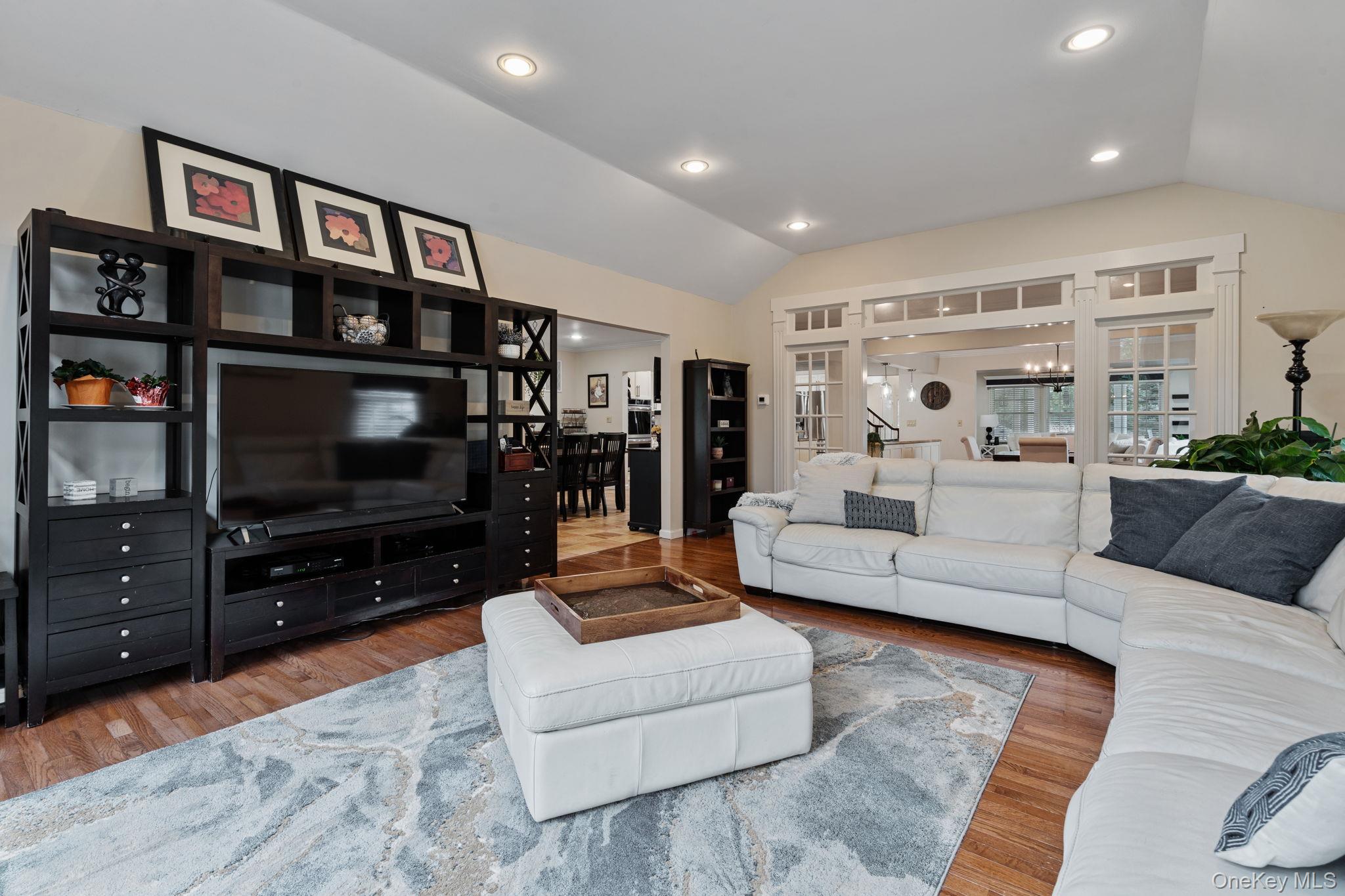 6 Daniel Way, Setauket, NY 11733