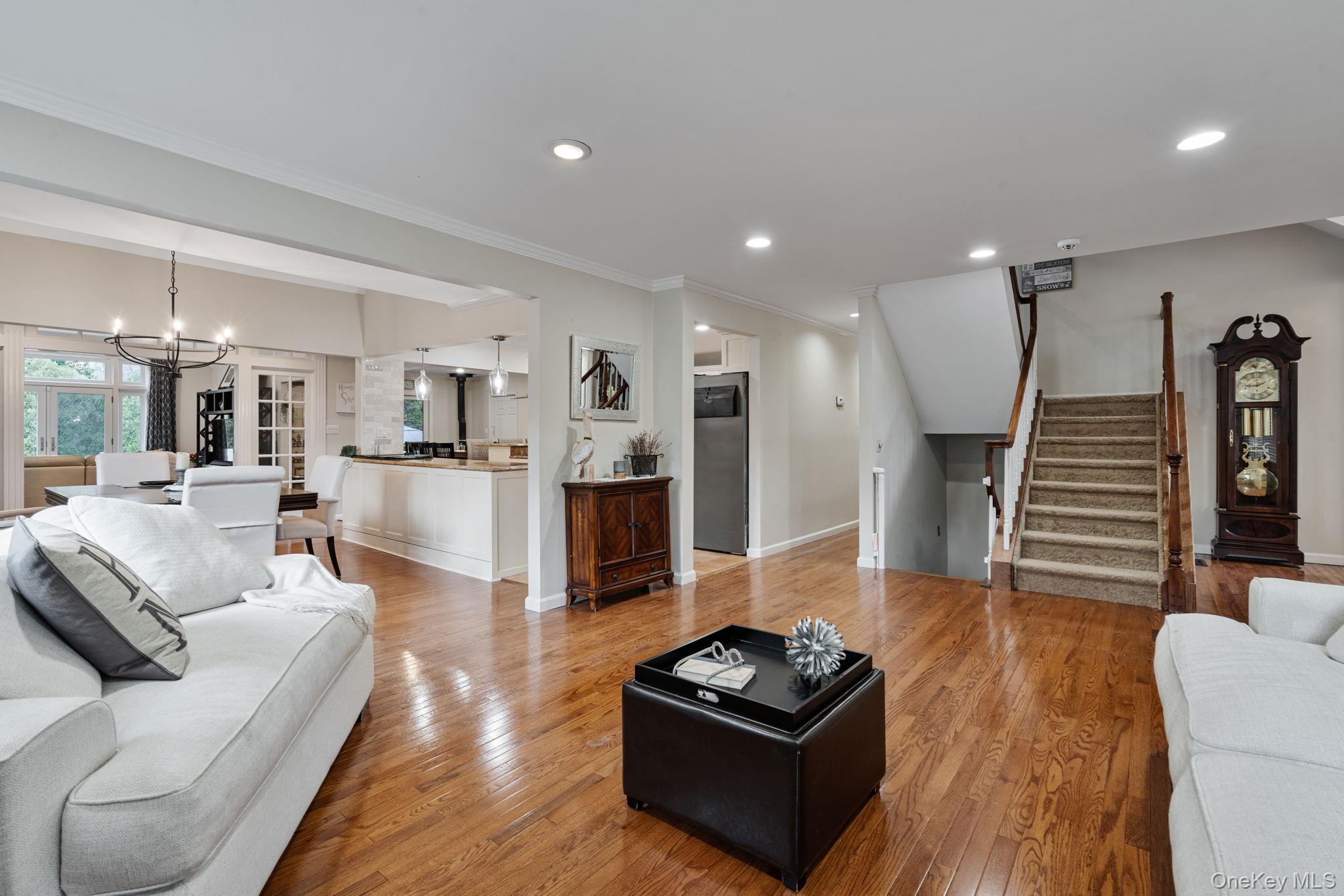 6 Daniel Way, Setauket, NY 11733