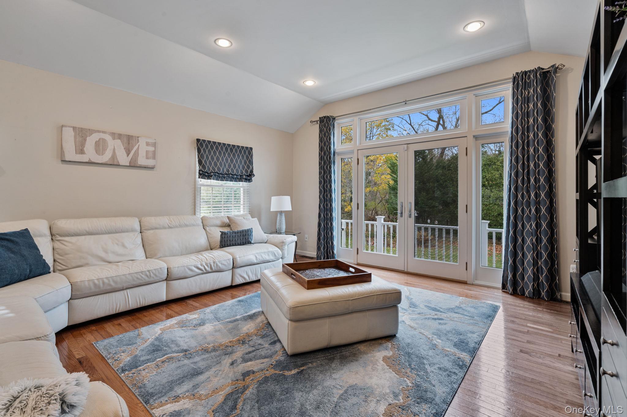 6 Daniel Way, Setauket, NY 11733