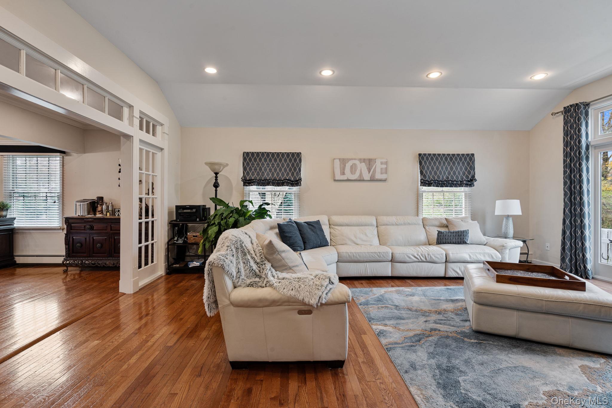 6 Daniel Way, Setauket, NY 11733