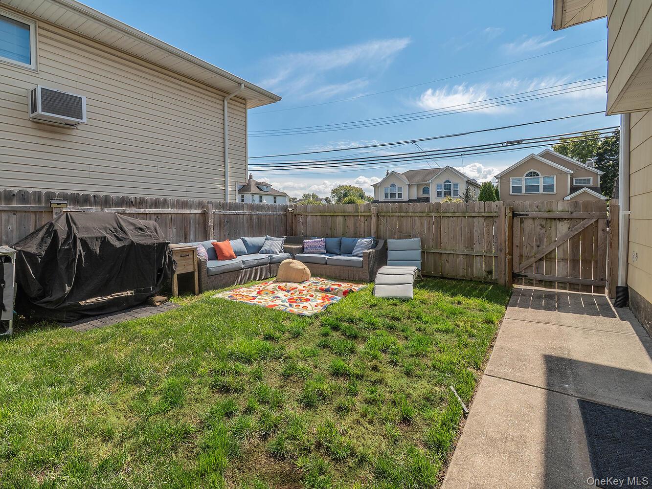 53 Maple Street, Roslyn Heights, NY 11577