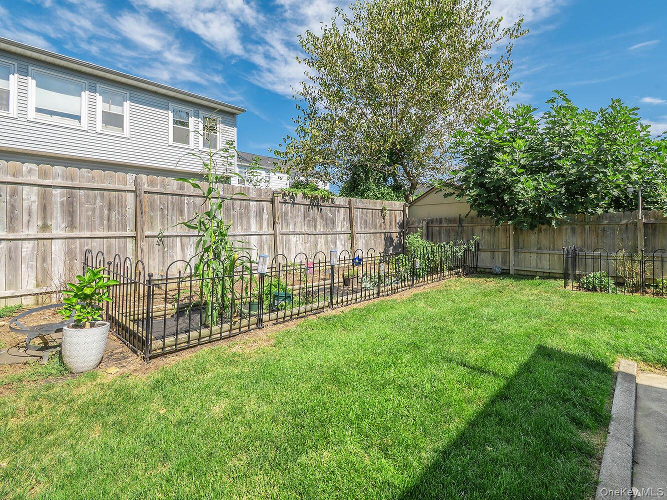 53 Maple Street, Roslyn Heights, NY 11577