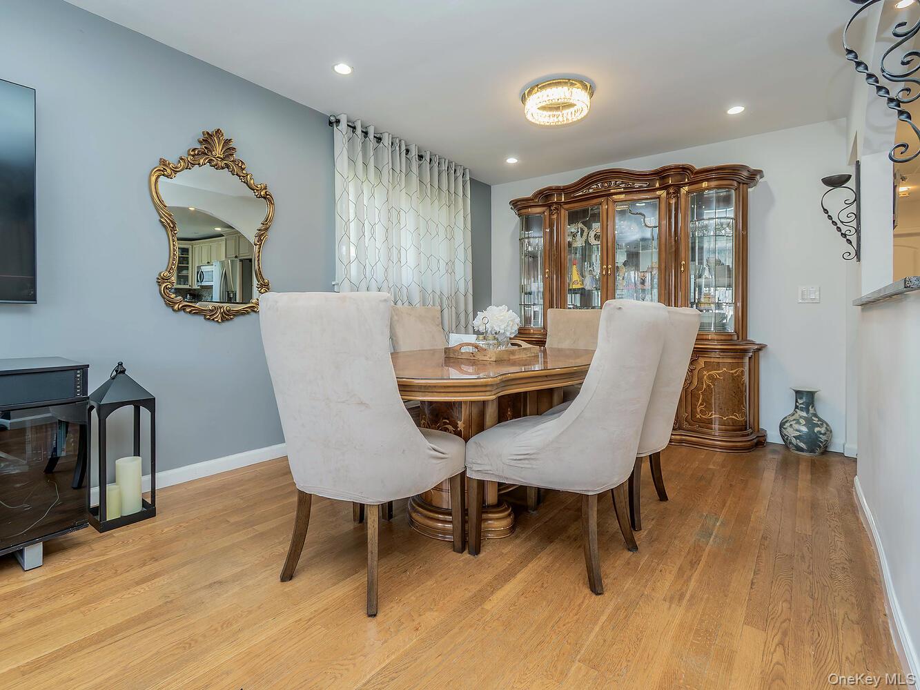 53 Maple Street, Roslyn Heights, NY 11577