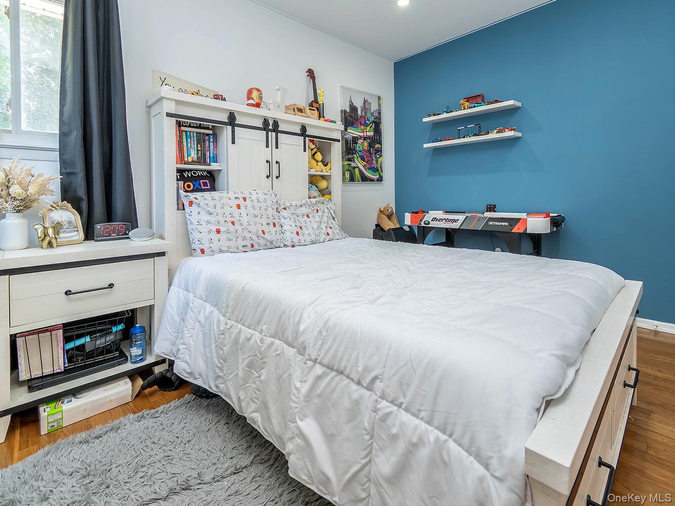 53 Maple Street, Roslyn Heights, NY 11577