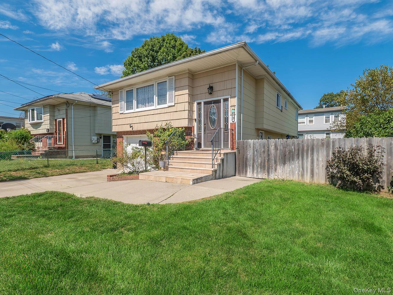 53 Maple Street, Roslyn Heights, NY 11577