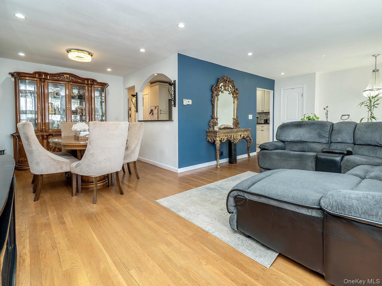 53 Maple Street, Roslyn Heights, NY 11577