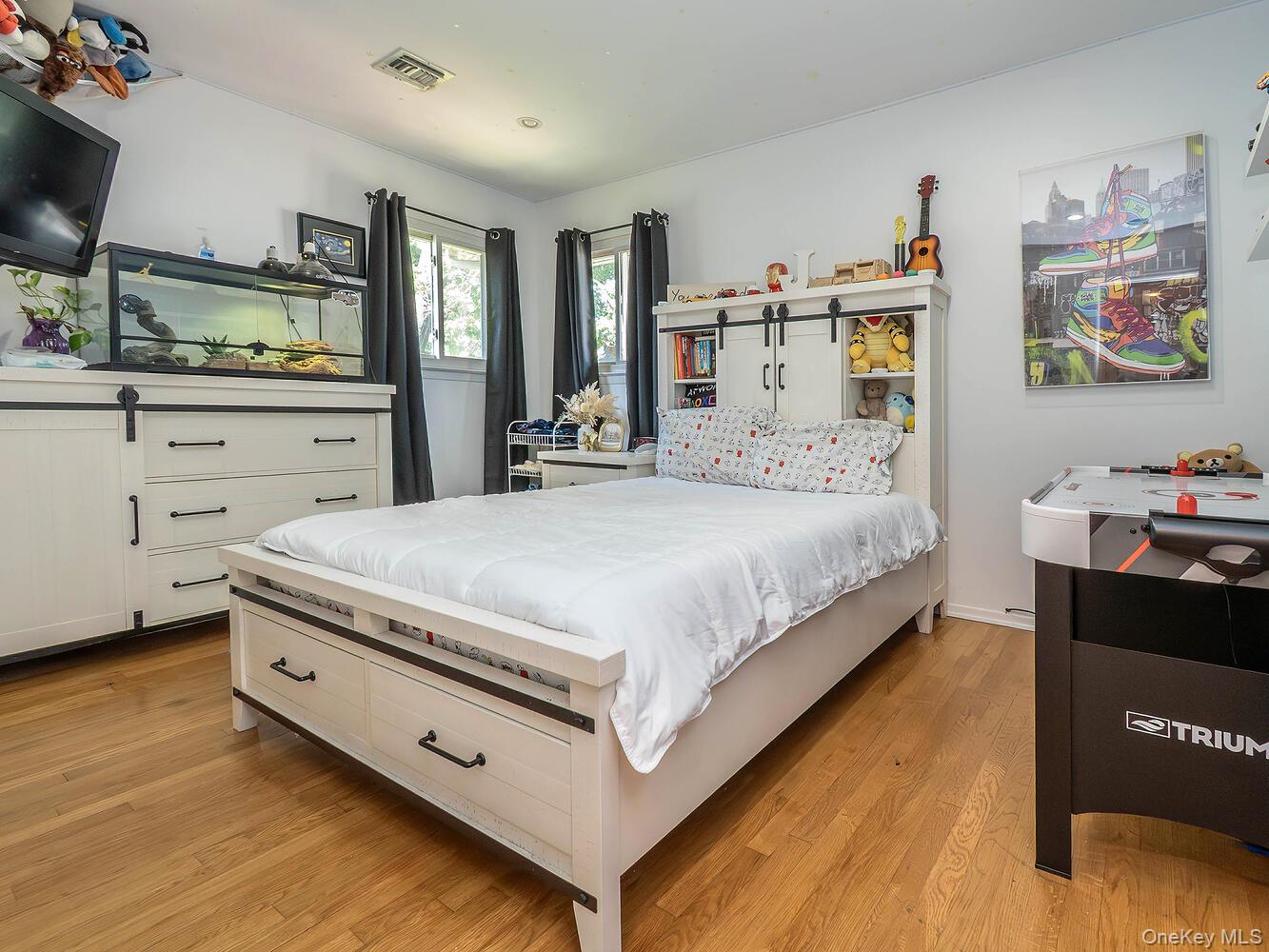 53 Maple Street, Roslyn Heights, NY 11577