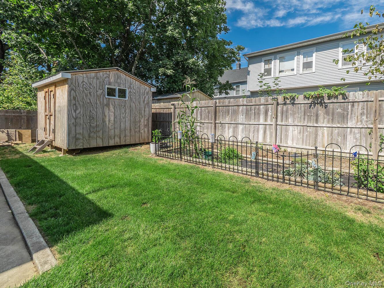 53 Maple Street, Roslyn Heights, NY 11577