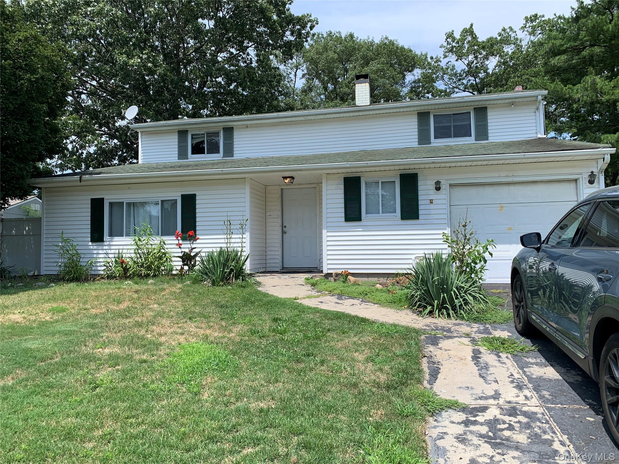 27 Monterey Lane, Centereach, NY 11720