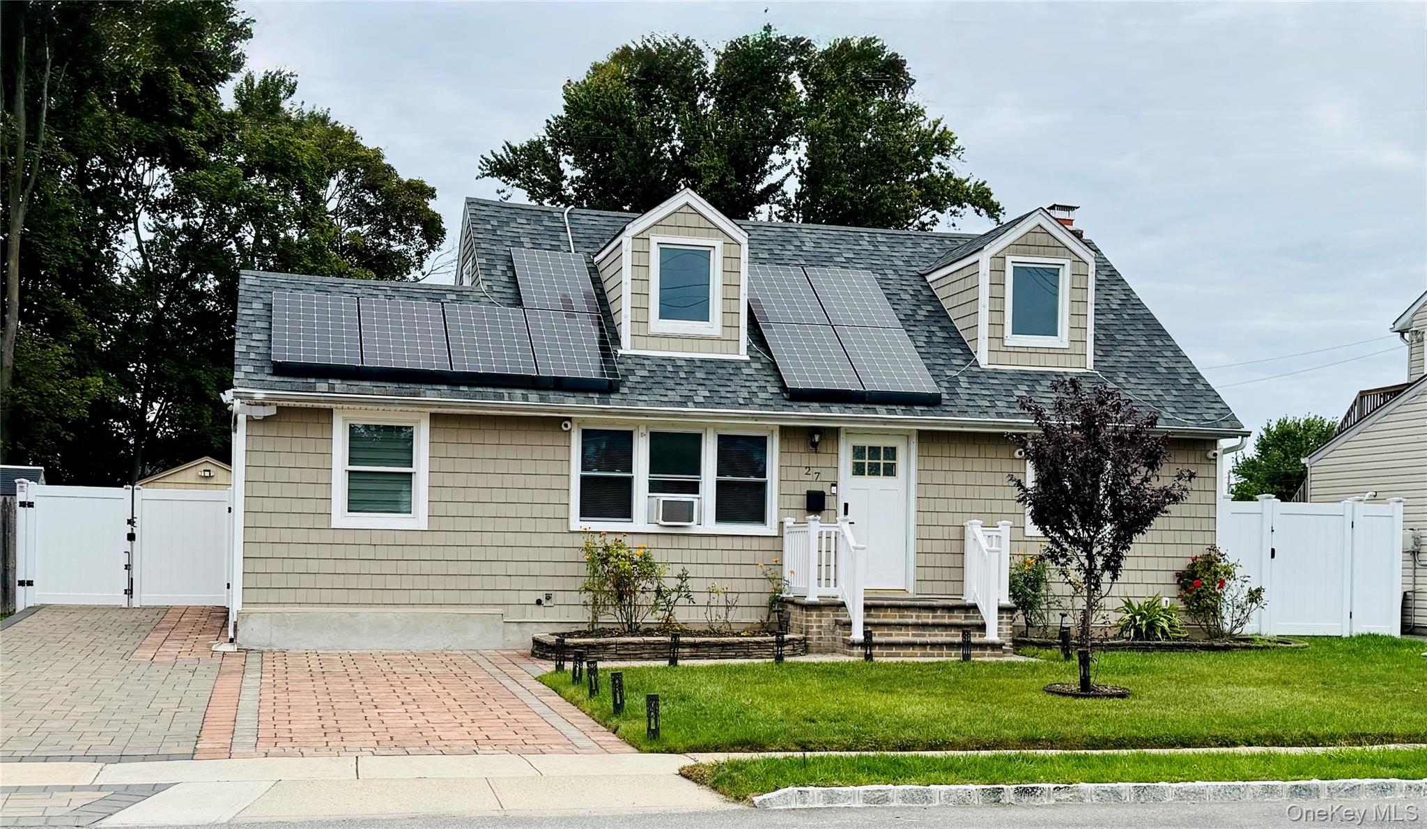 27 Central Avenue, North Babylon, NY 11703