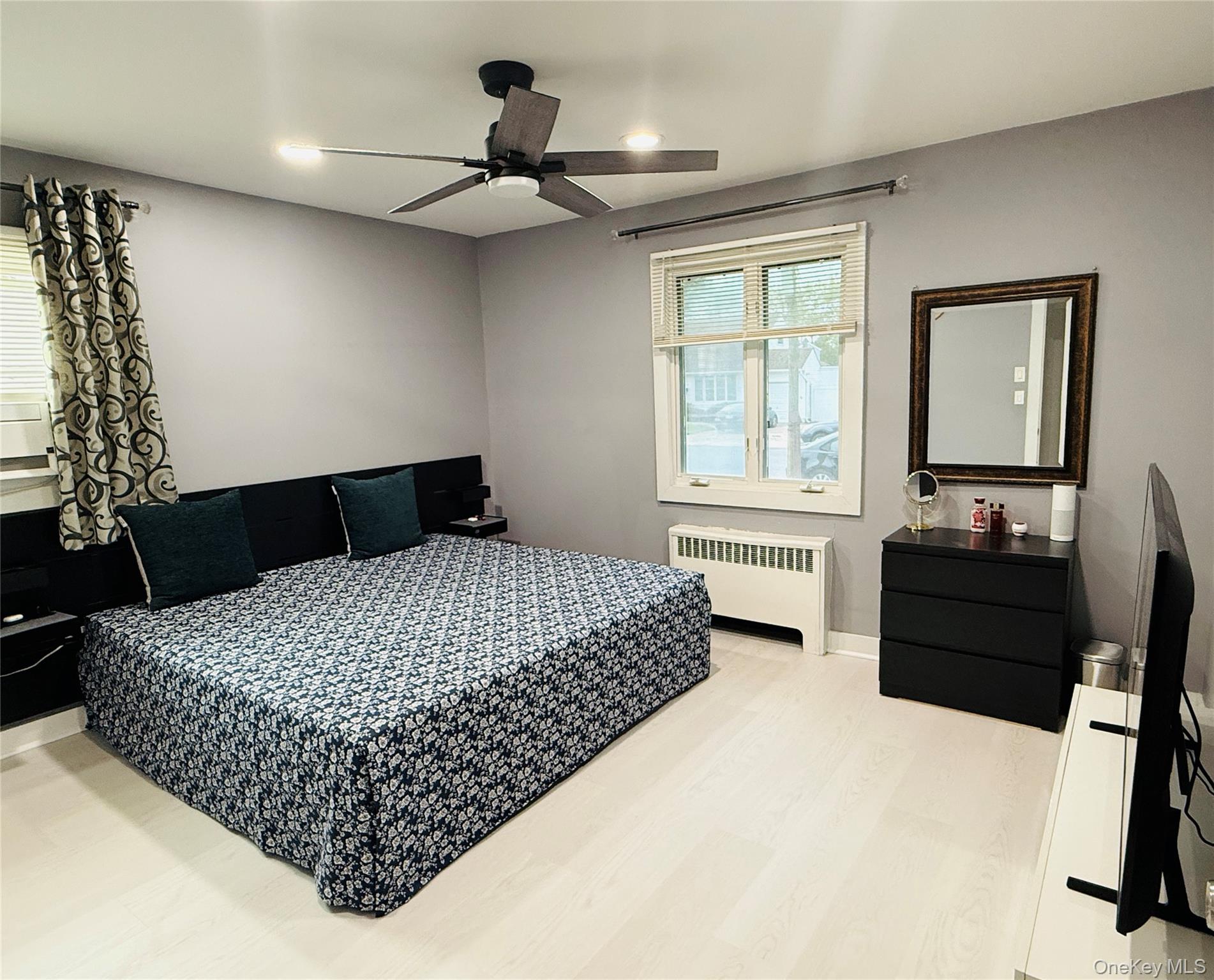 27 Central Avenue, North Babylon, NY 11703