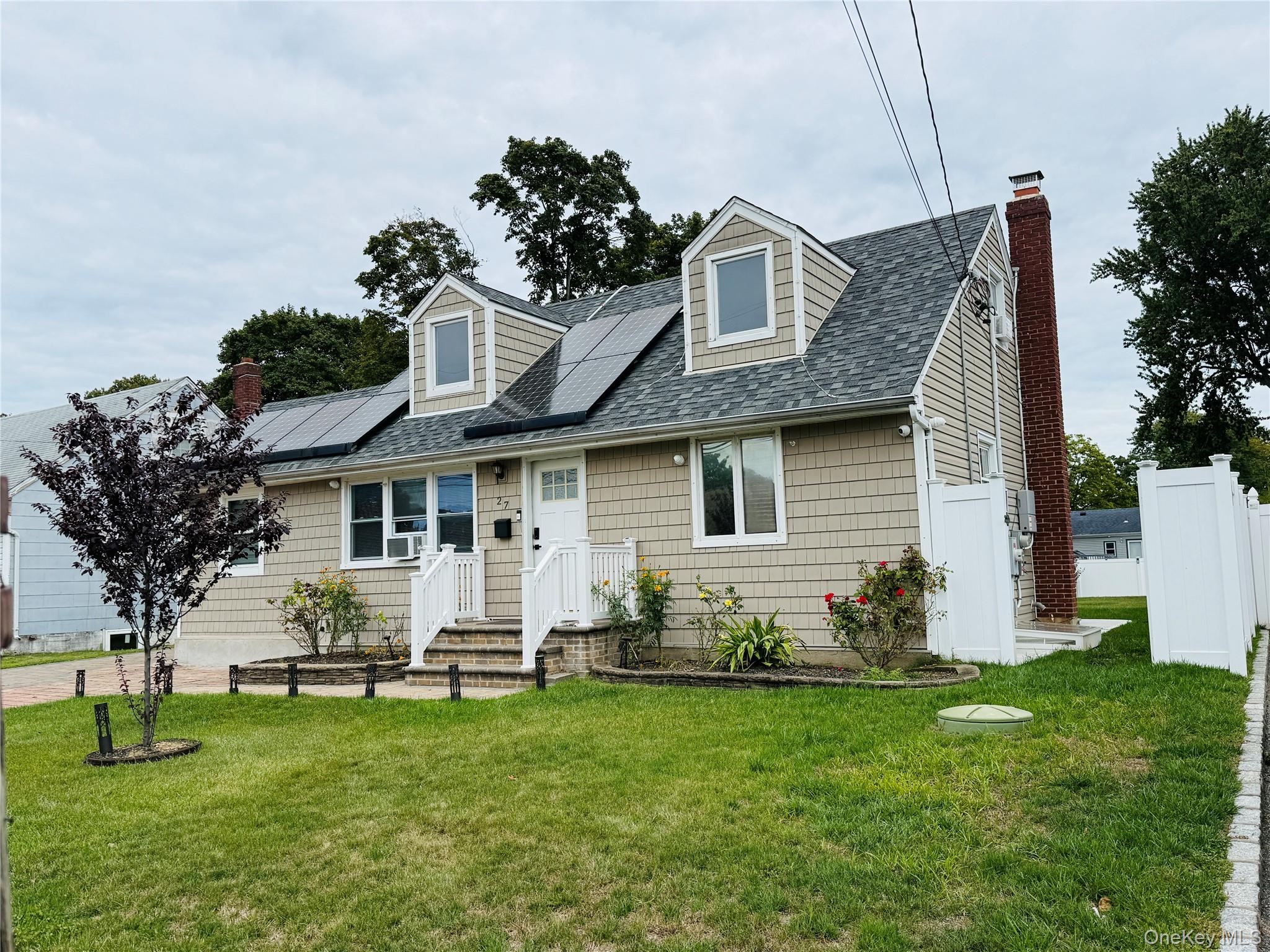 27 Central Avenue, North Babylon, NY 11703