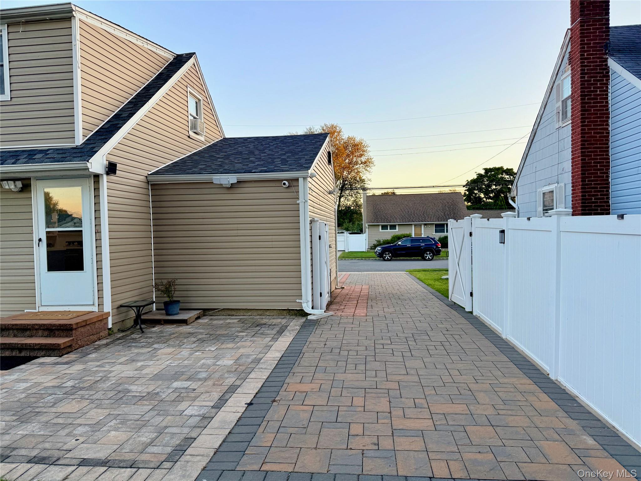 27 Central Avenue, North Babylon, NY 11703