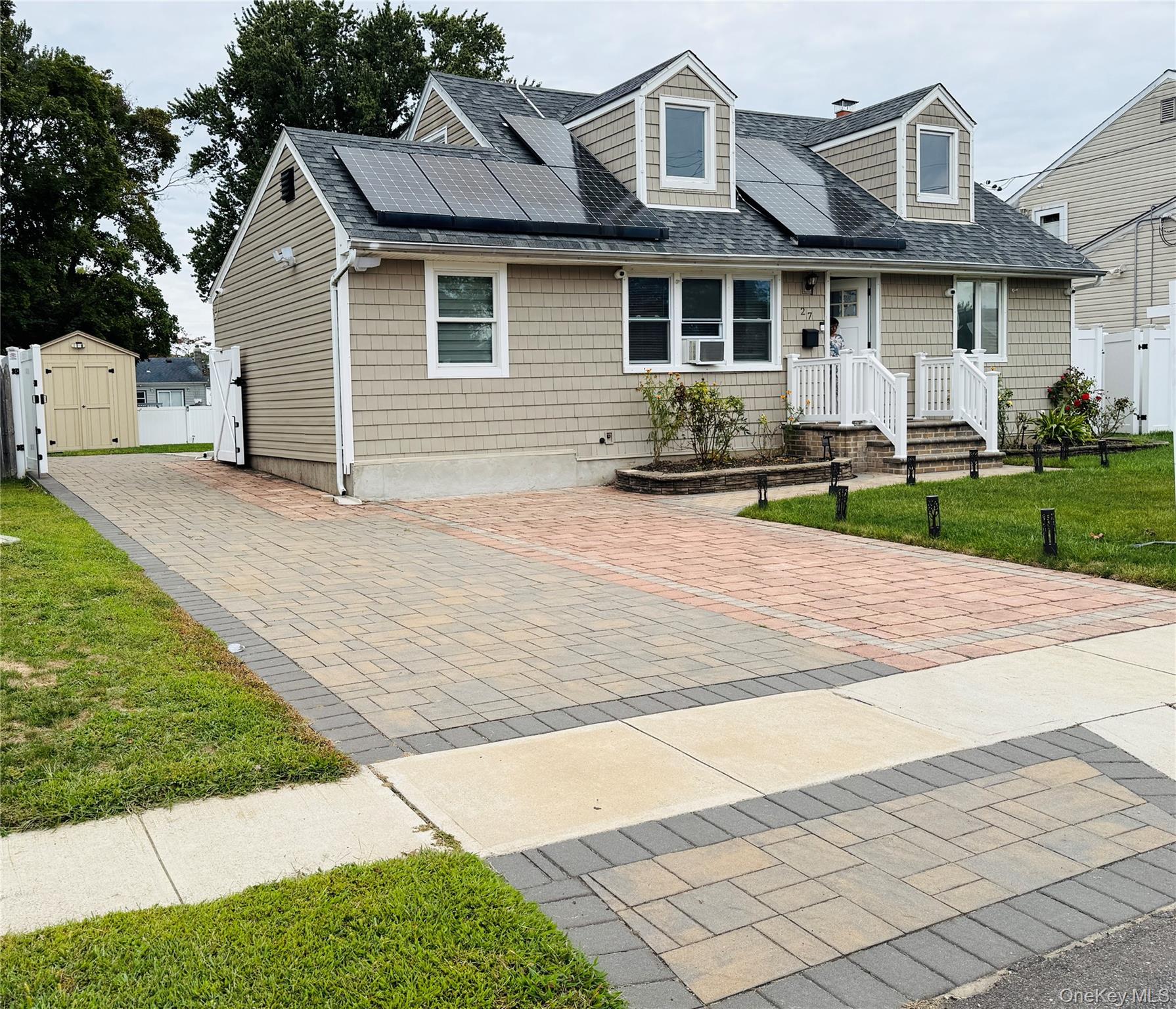 27 Central Avenue, North Babylon, NY 11703