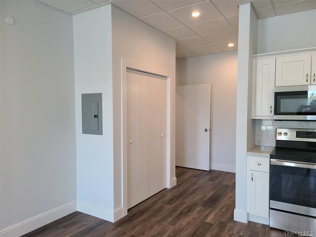 262 E Main Street # D, Babylon, NY 11702