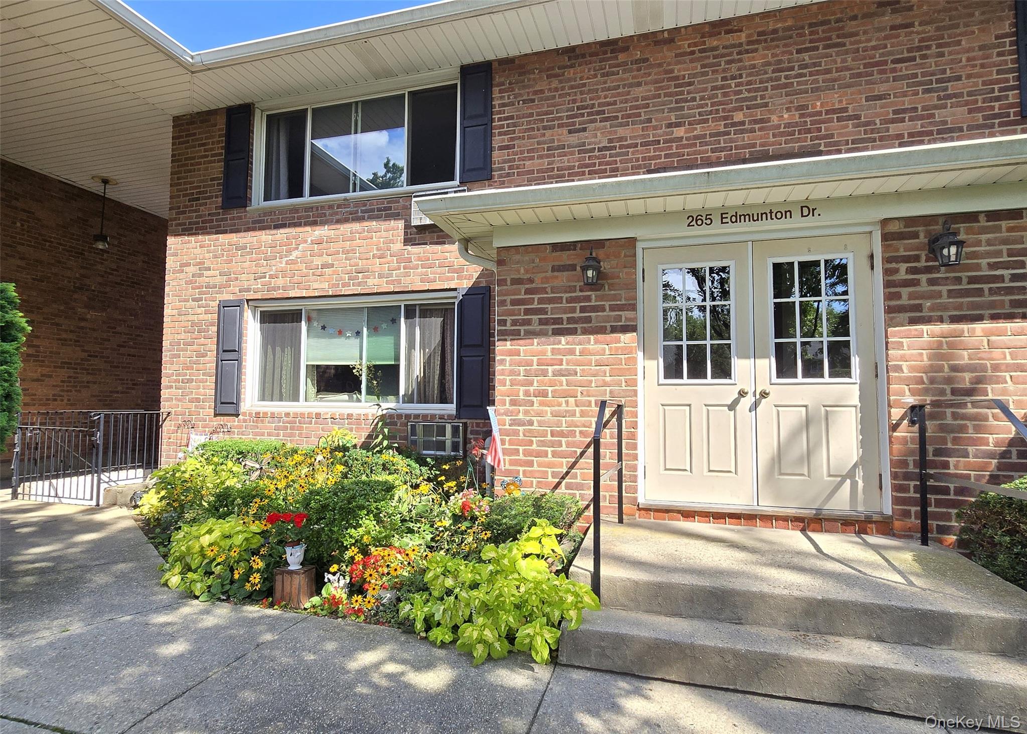 265 Edmunton # I 12, North Babylon, NY 11703