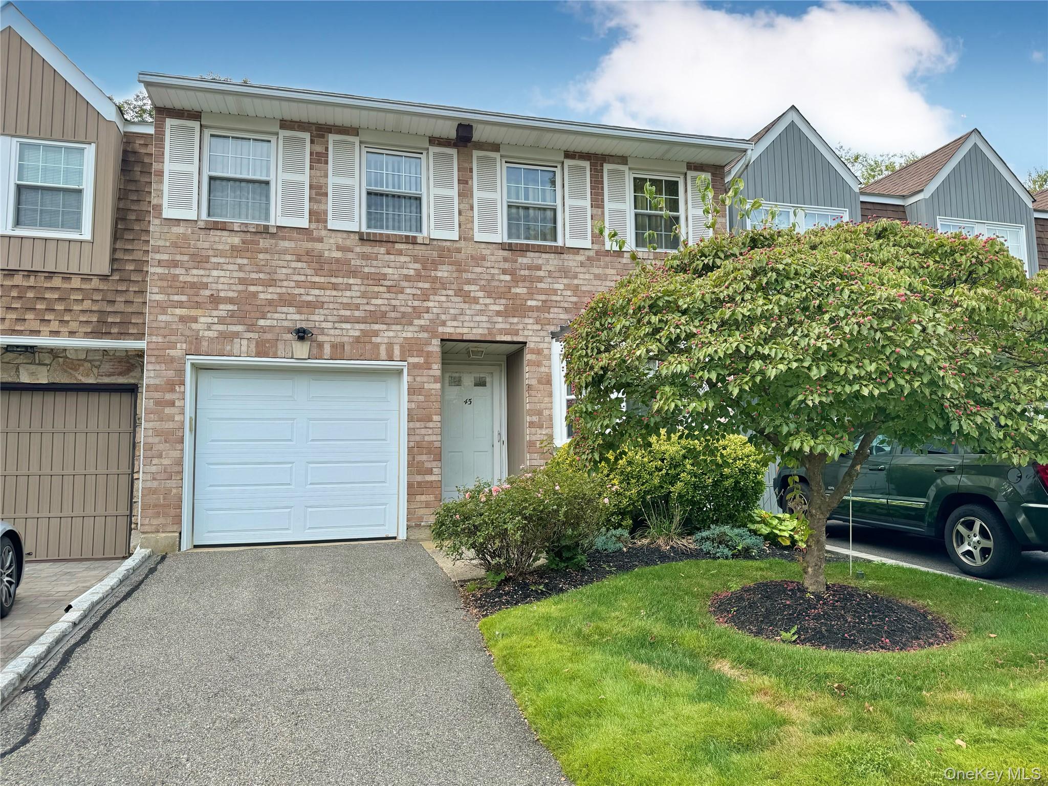 45 W Aspen Drive, Woodbury, NY 11797