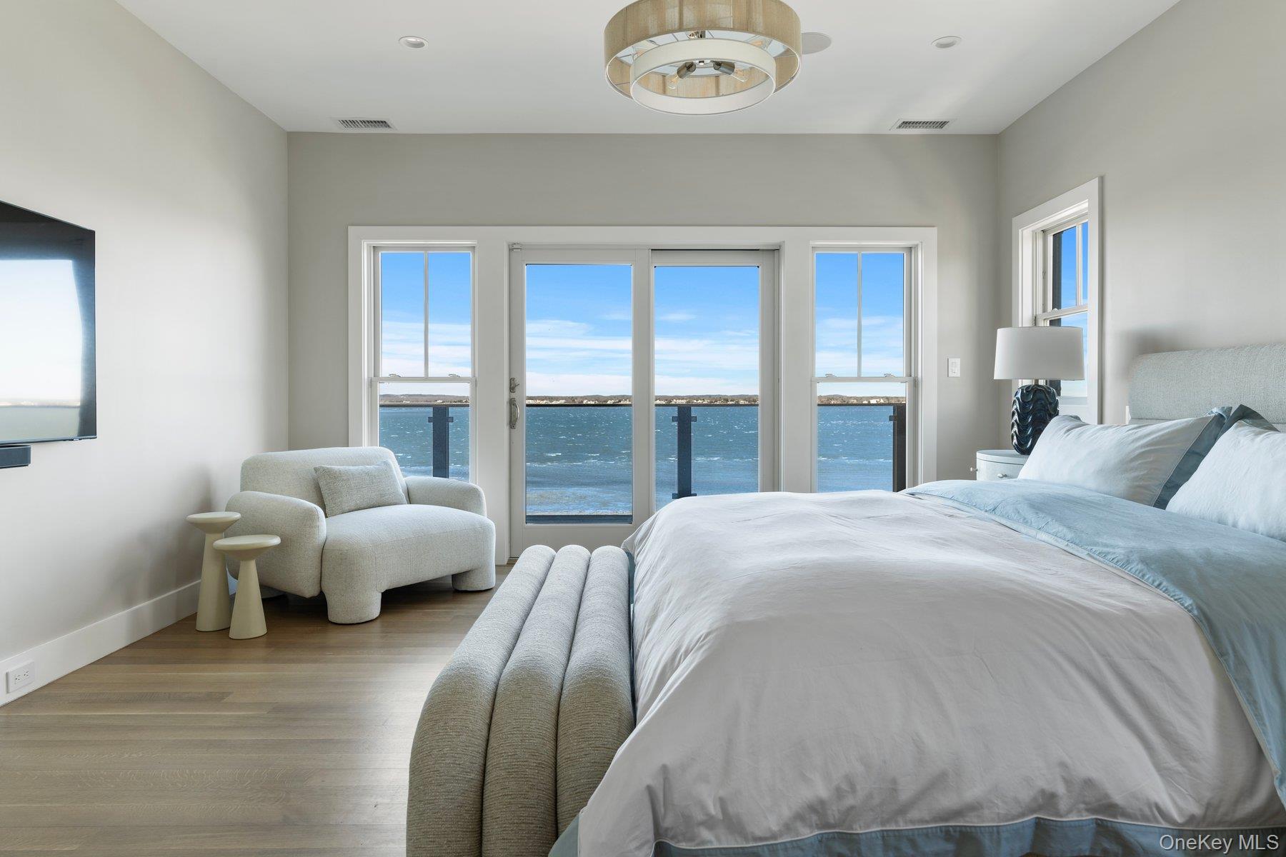 686 Dune Road, Westhampton Dunes, NY 11978