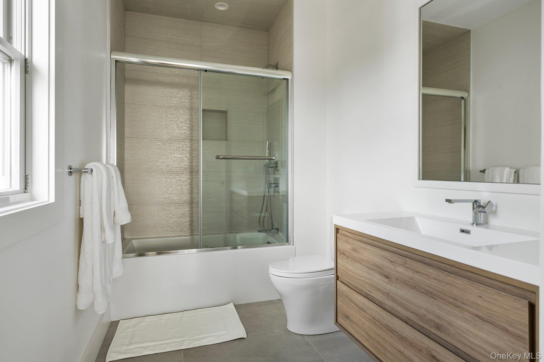 686 Dune Road, Westhampton Dunes, NY 11978