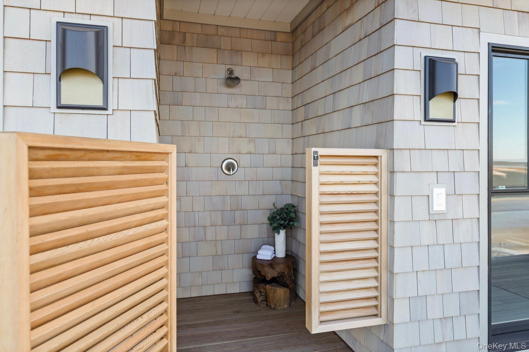 686 Dune Road, Westhampton Dunes, NY 11978