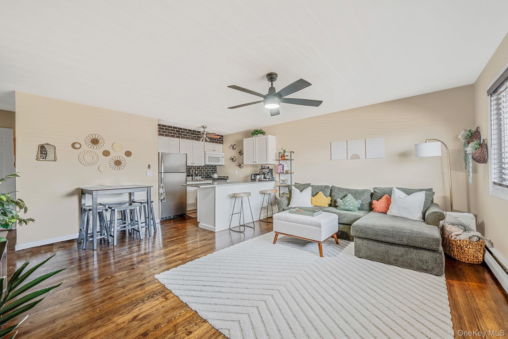 600 Fulton Street # V2, Farmingdale, NY 11735