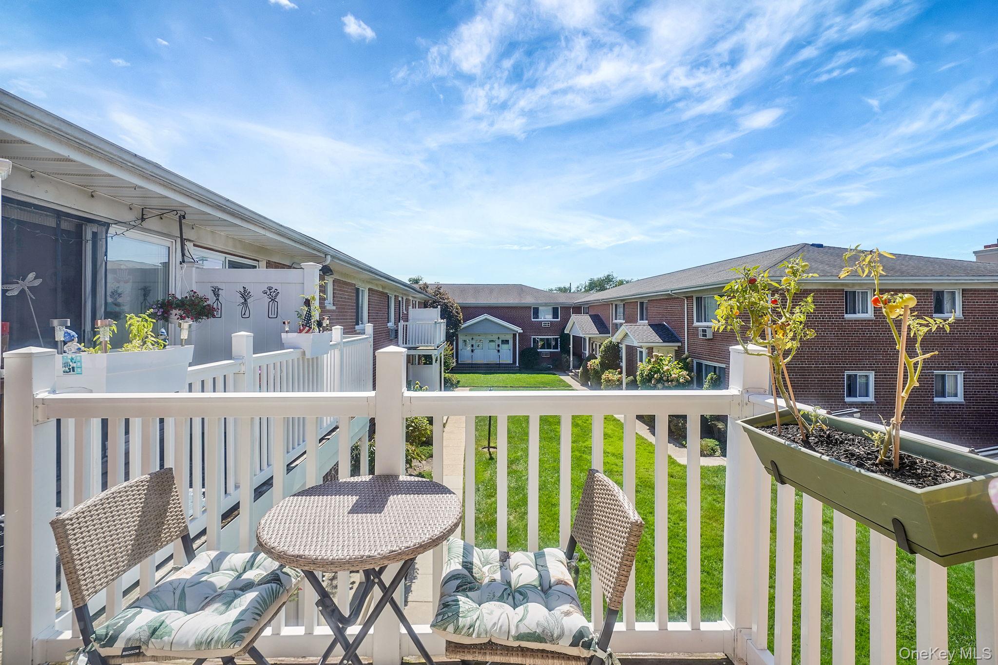 600 Fulton Street # V2, Farmingdale, NY 11735