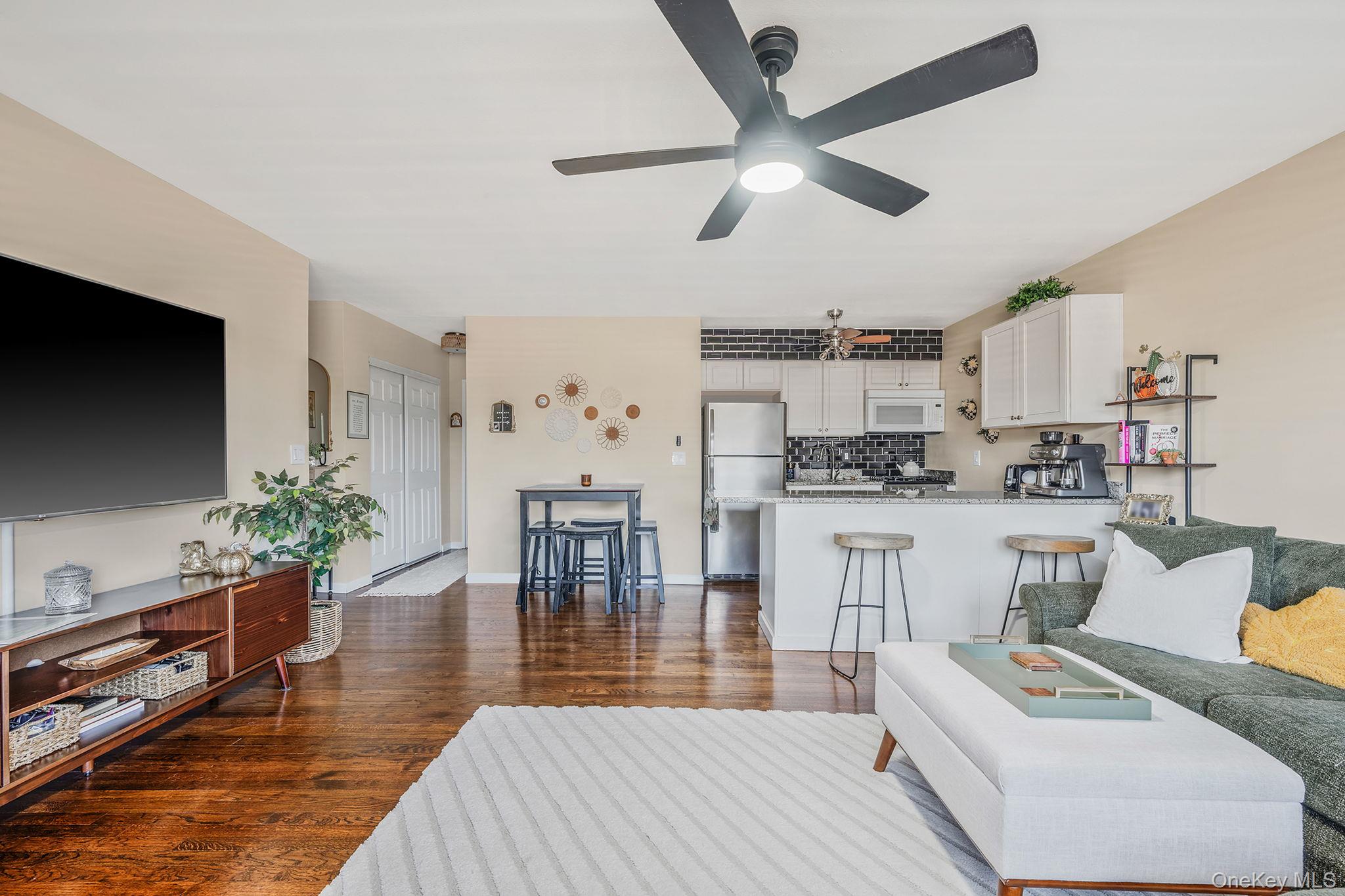 600 Fulton Street # V2, Farmingdale, NY 11735