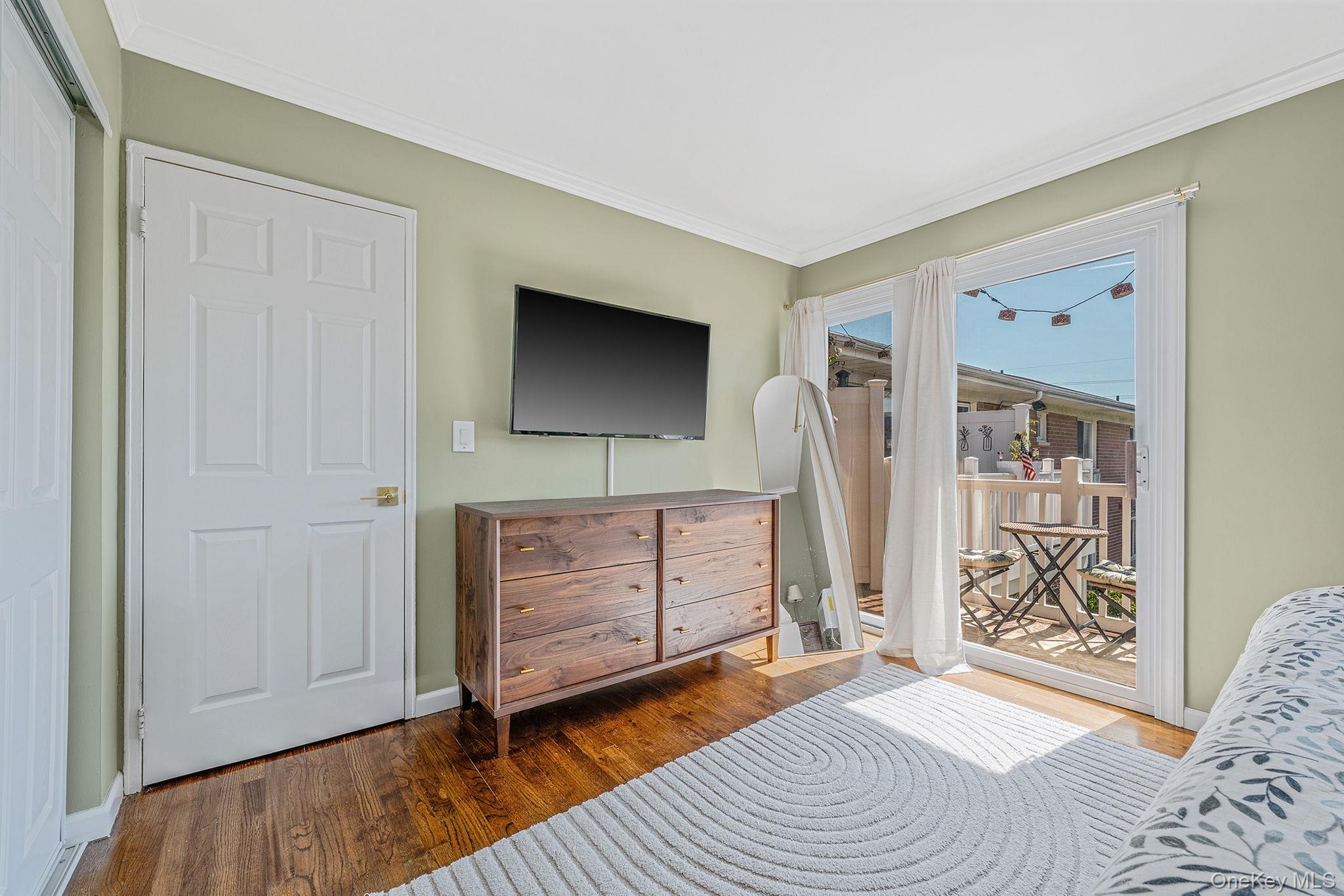 600 Fulton Street # V2, Farmingdale, NY 11735