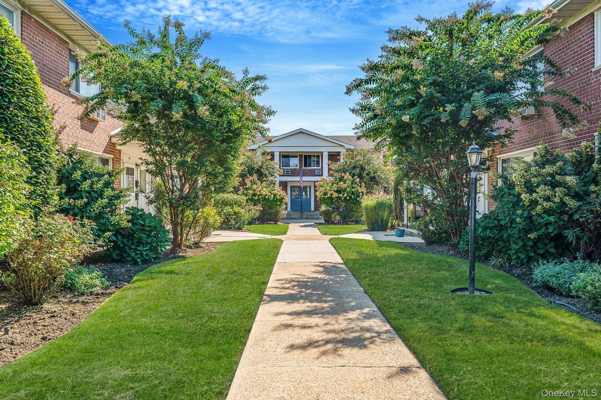 600 Fulton Street # V2, Farmingdale, NY 11735