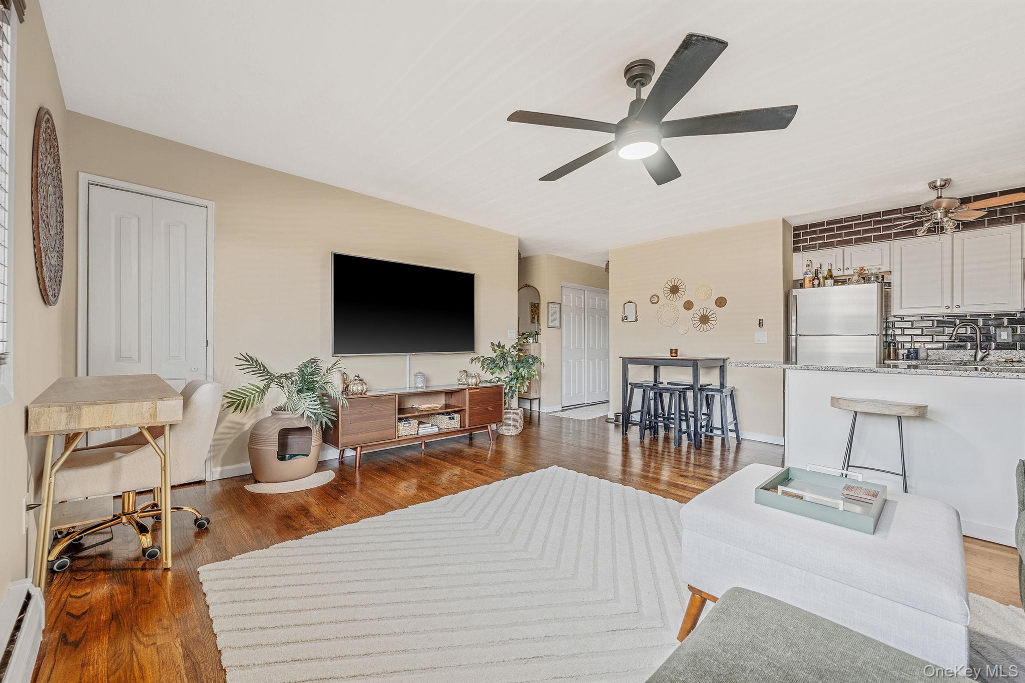 600 Fulton Street # V2, Farmingdale, NY 11735