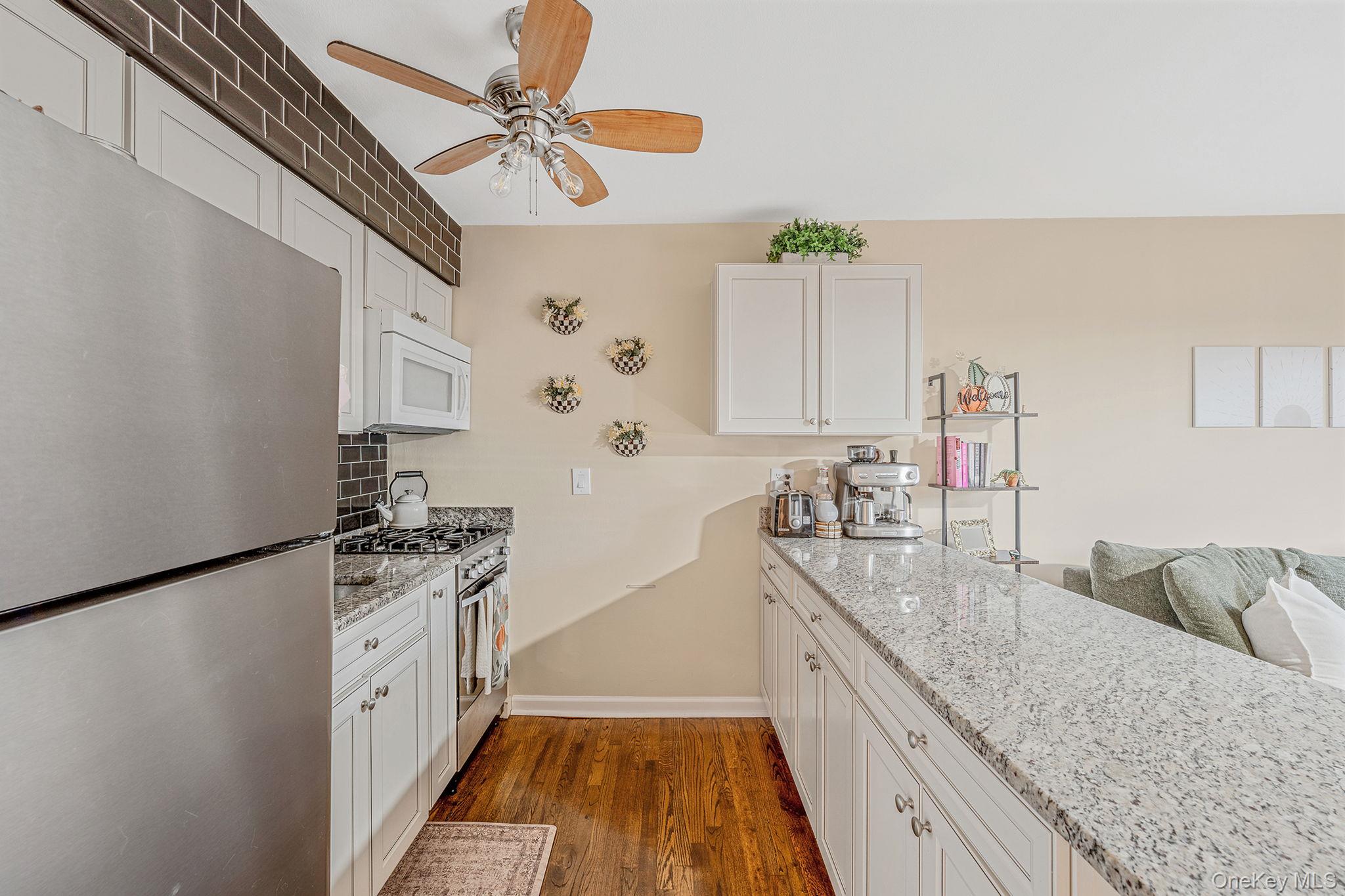 600 Fulton Street # V2, Farmingdale, NY 11735