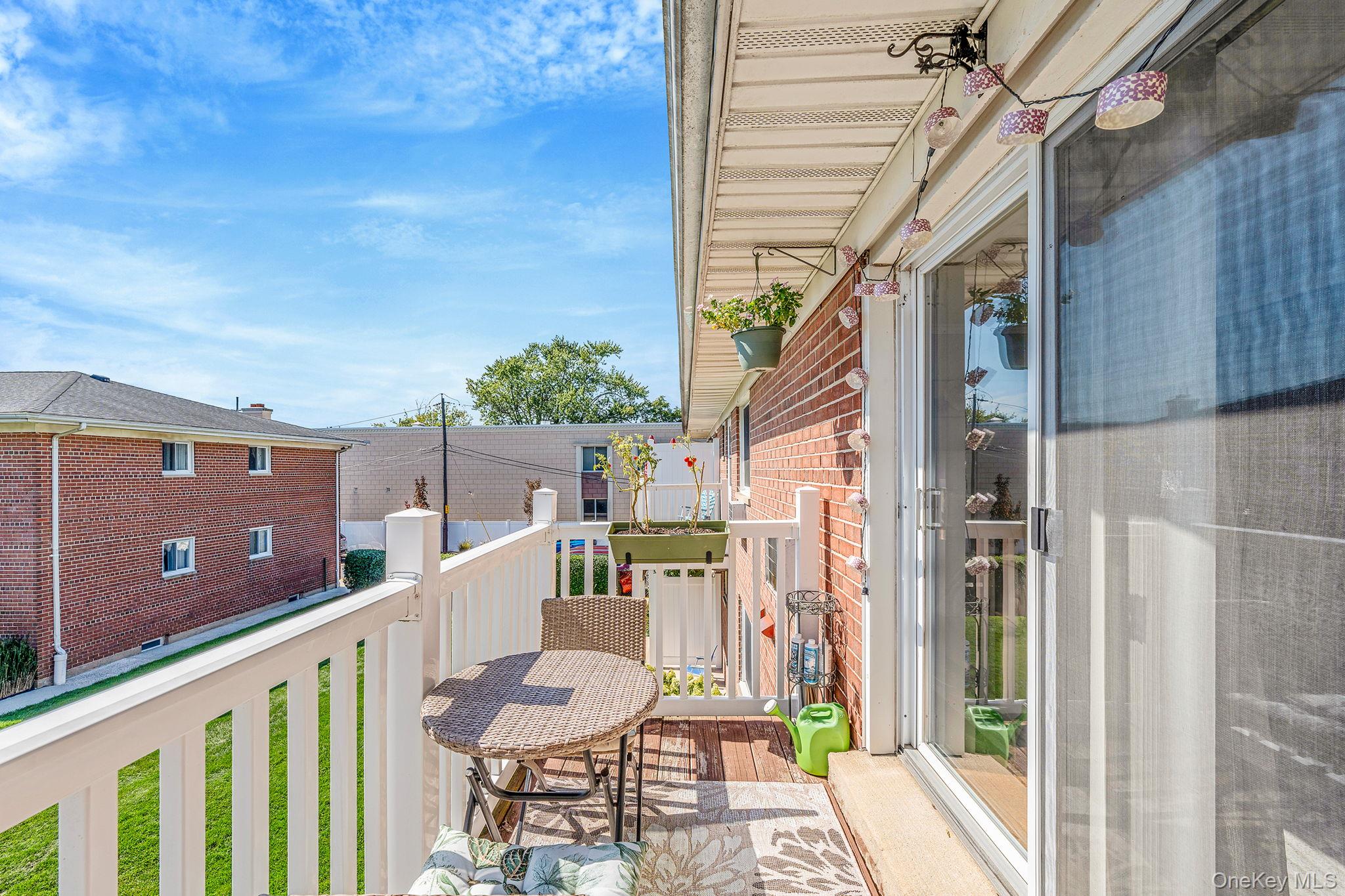 600 Fulton Street # V2, Farmingdale, NY 11735