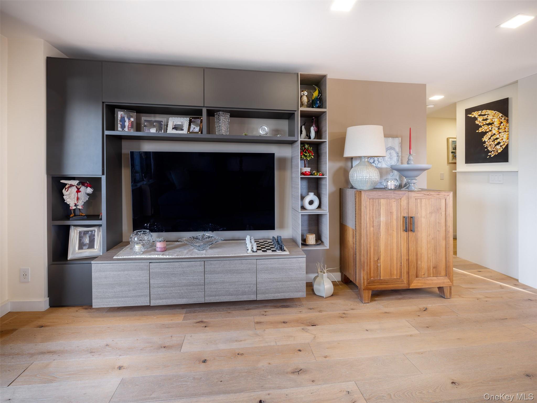 25-40 Shore Boulevard # 17K., Astoria, NY 11102