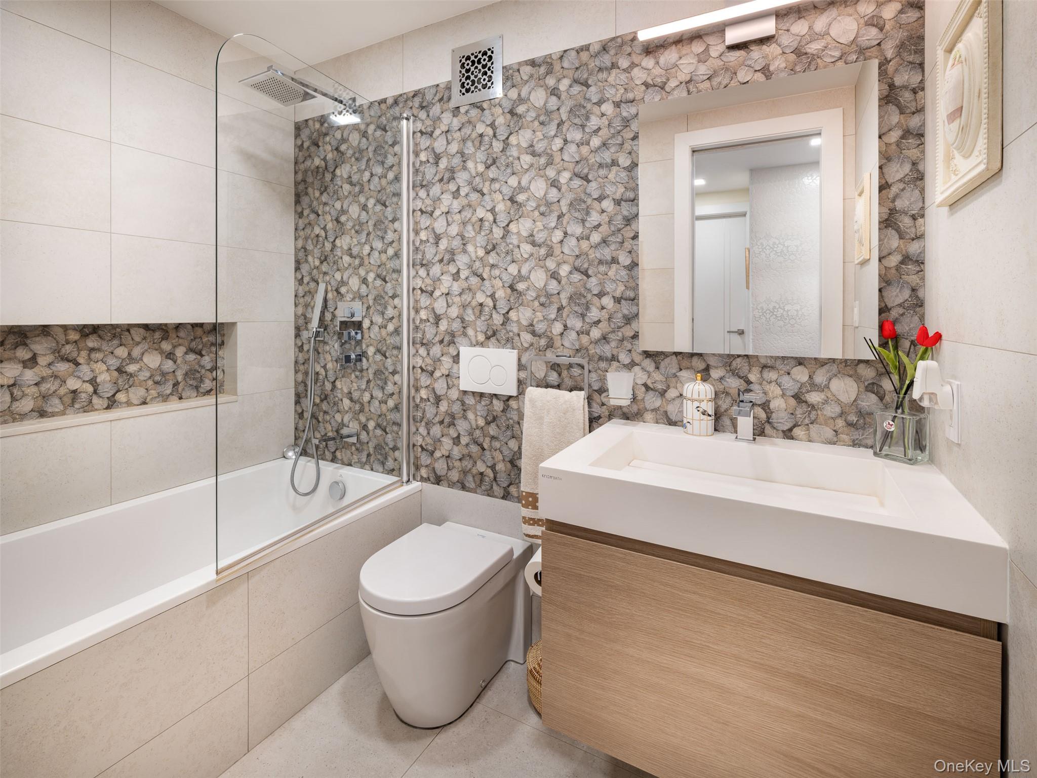 25-40 Shore Boulevard # 17K., Astoria, NY 11102