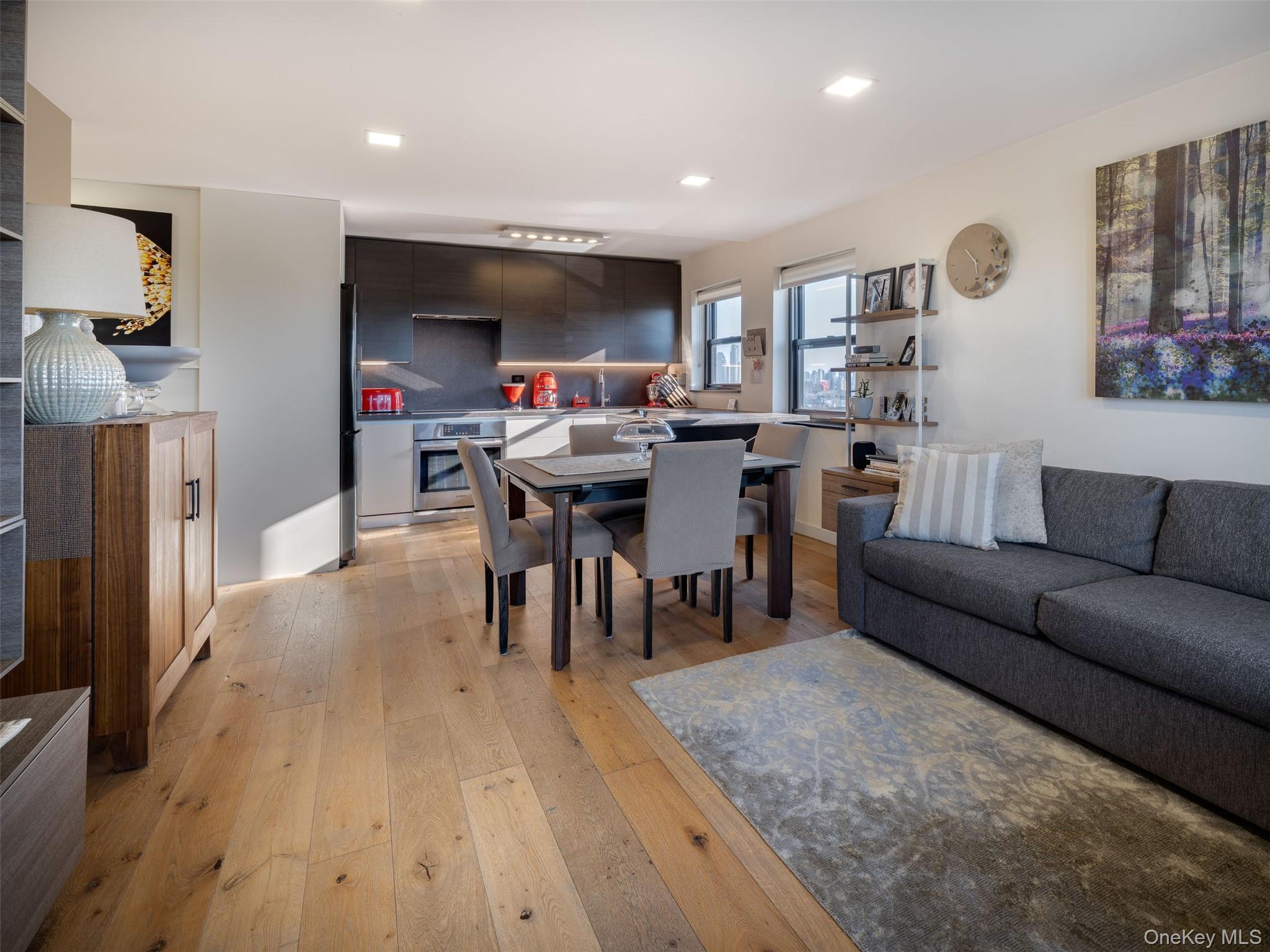 25-40 Shore Boulevard # 17K., Astoria, NY 11102