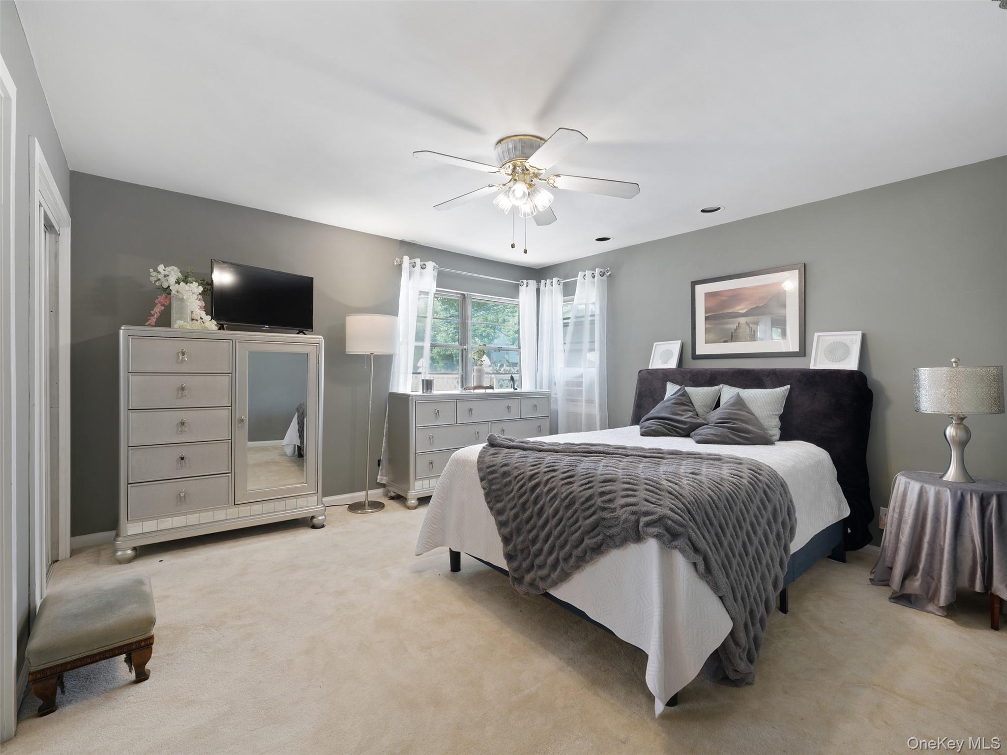 215 N Brookside Avenue, Freeport, NY 11520