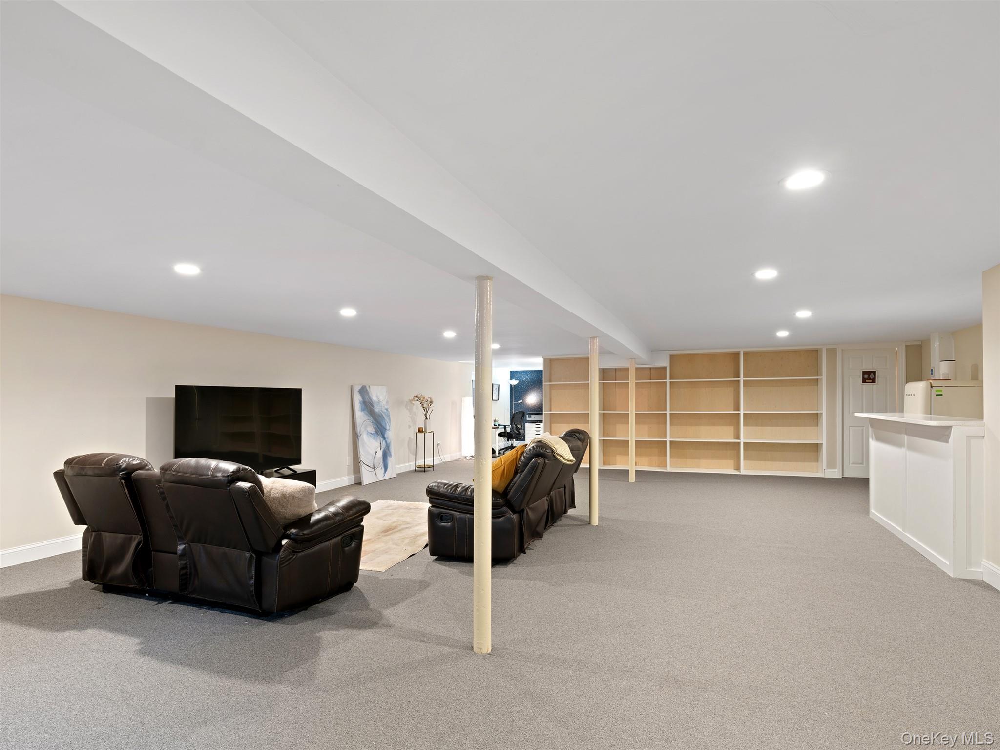 215 N Brookside Avenue, Freeport, NY 11520