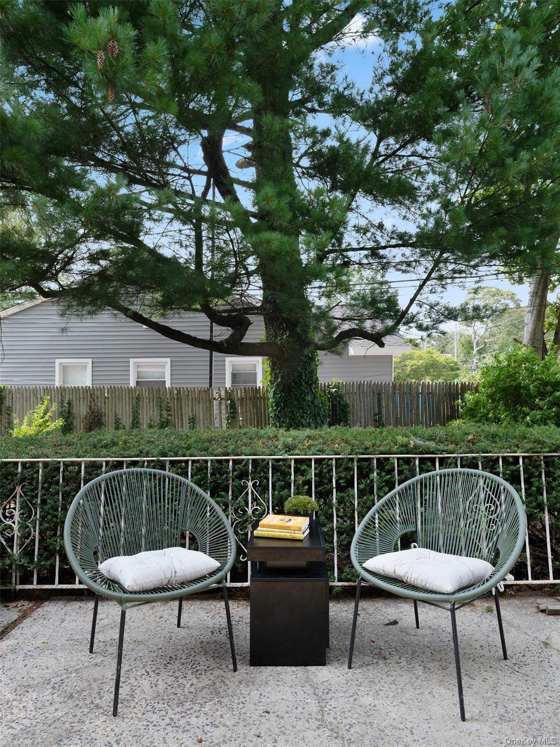 215 N Brookside Avenue, Freeport, NY 11520