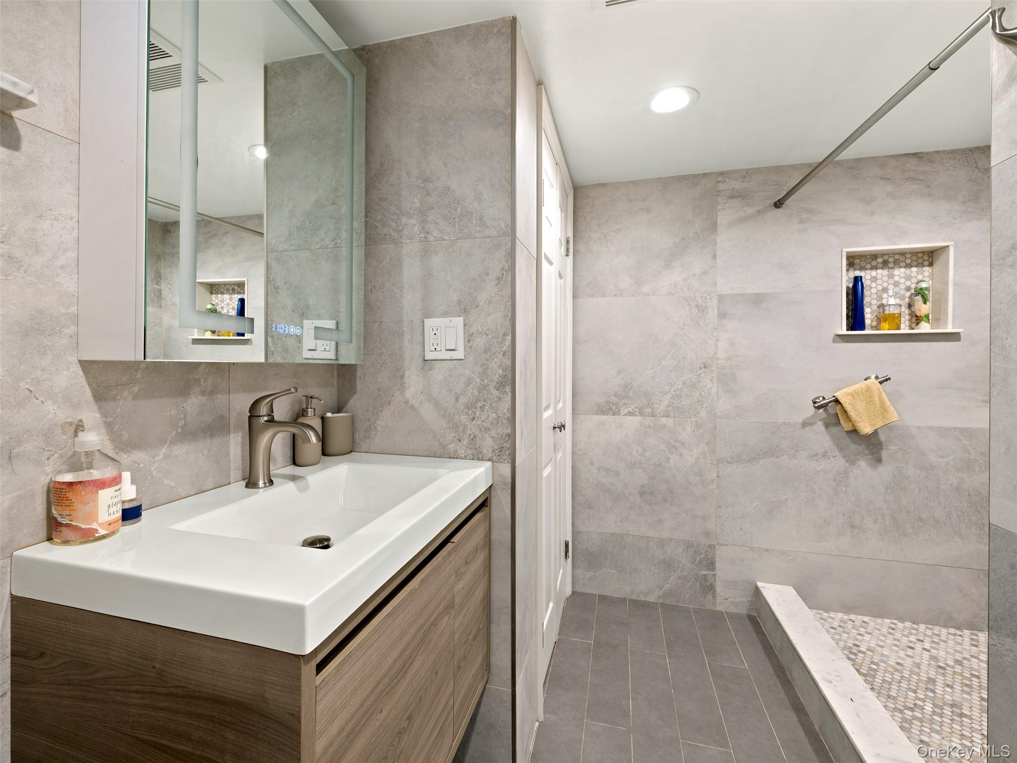 215 N Brookside Avenue, Freeport, NY 11520