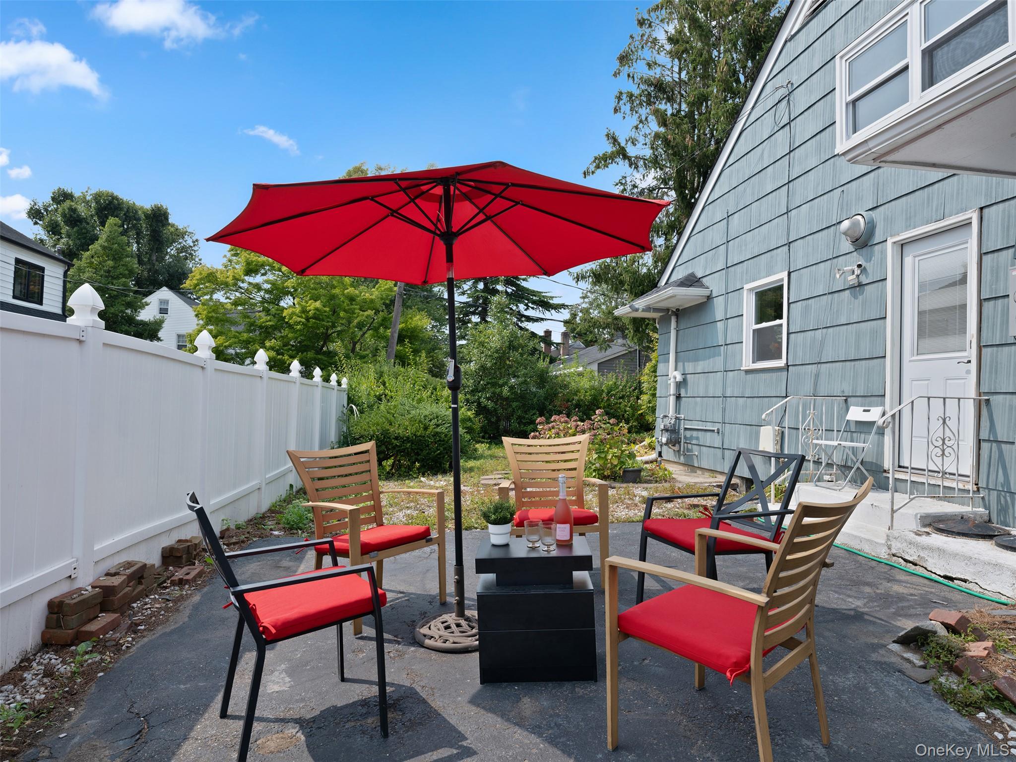 215 N Brookside Avenue, Freeport, NY 11520