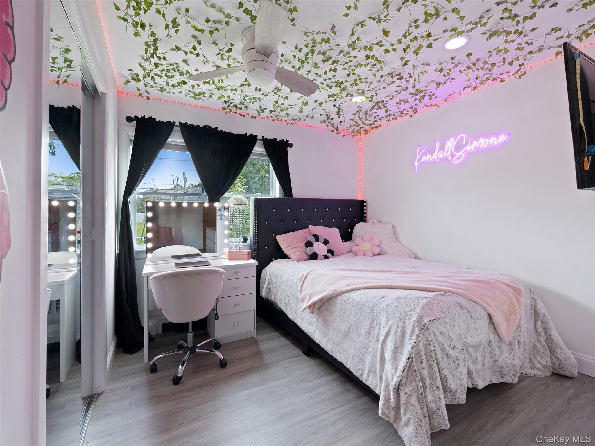 215 N Brookside Avenue, Freeport, NY 11520