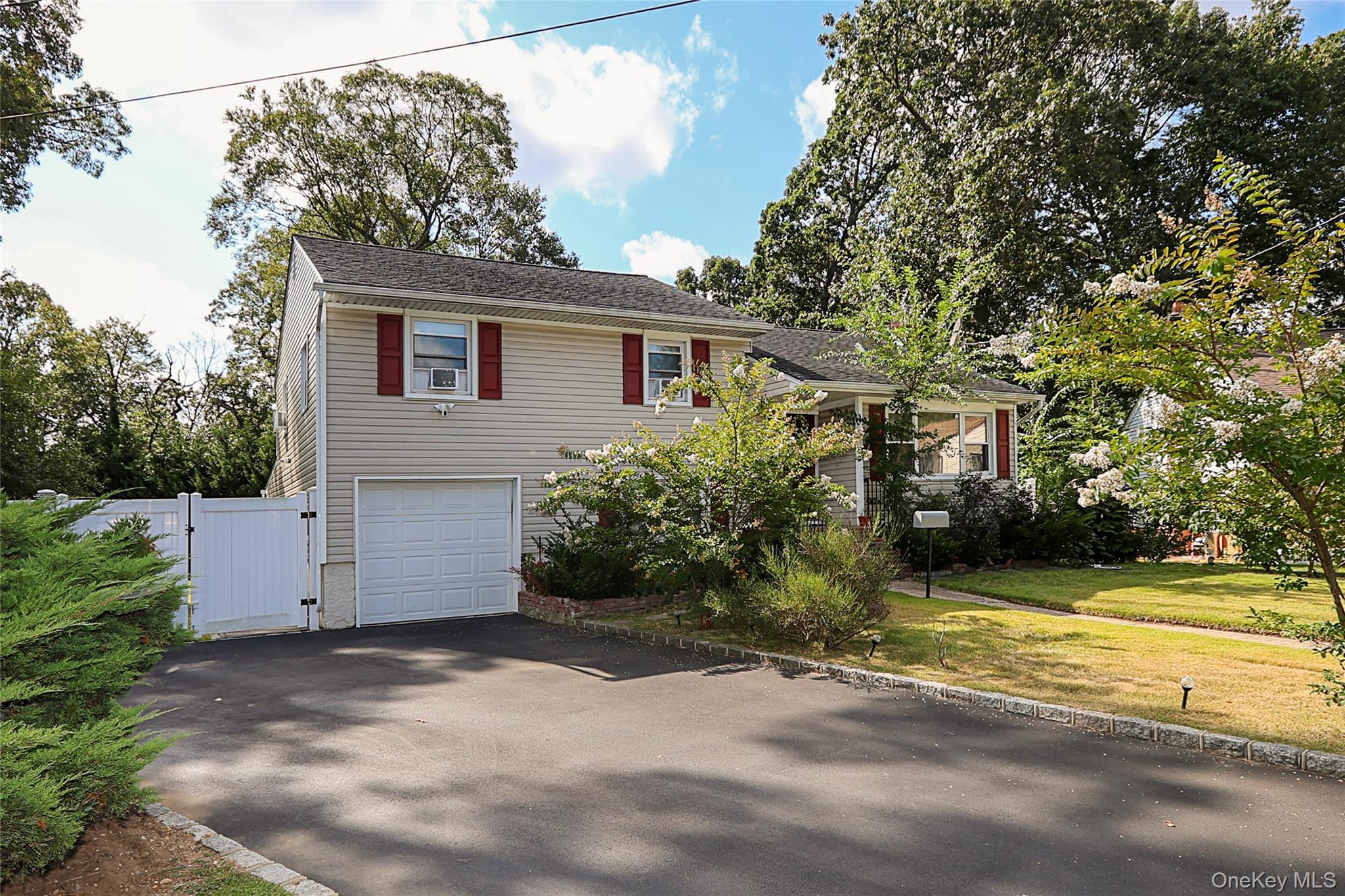 1078 Northgate Court, Uniondale, NY 11553